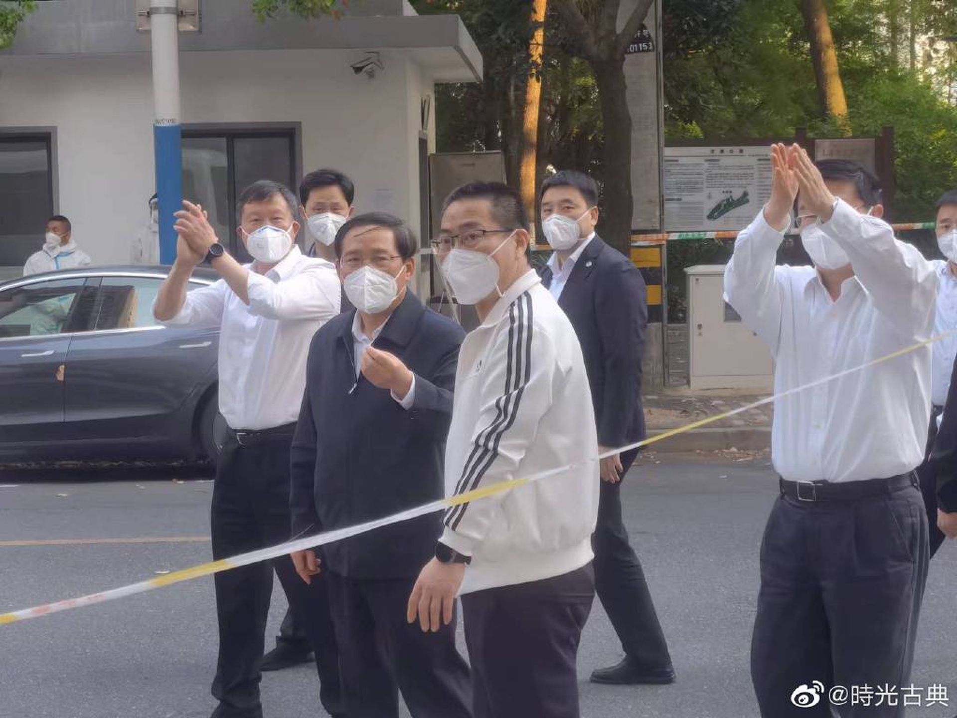 上海市委书记李强的仕途引发关注。图为李强在上海视察疫情防控工作。（微博@時光古典）