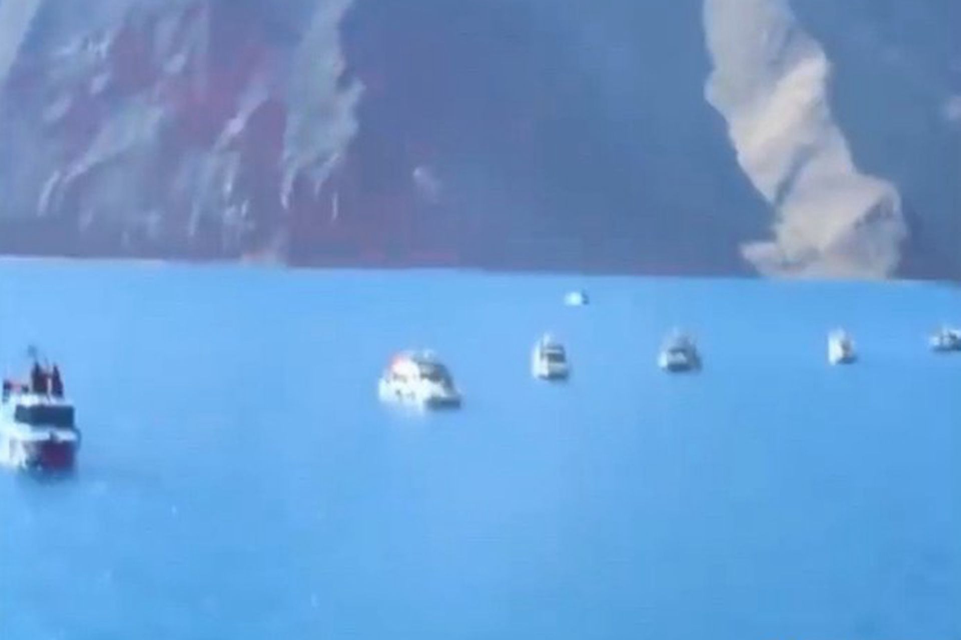 中印边境对峙,双方罕水陆空屯兵对峙。(微博视频截图) 中印边境对峙,双方罕水陆空屯兵对峙。(微博视频截图)