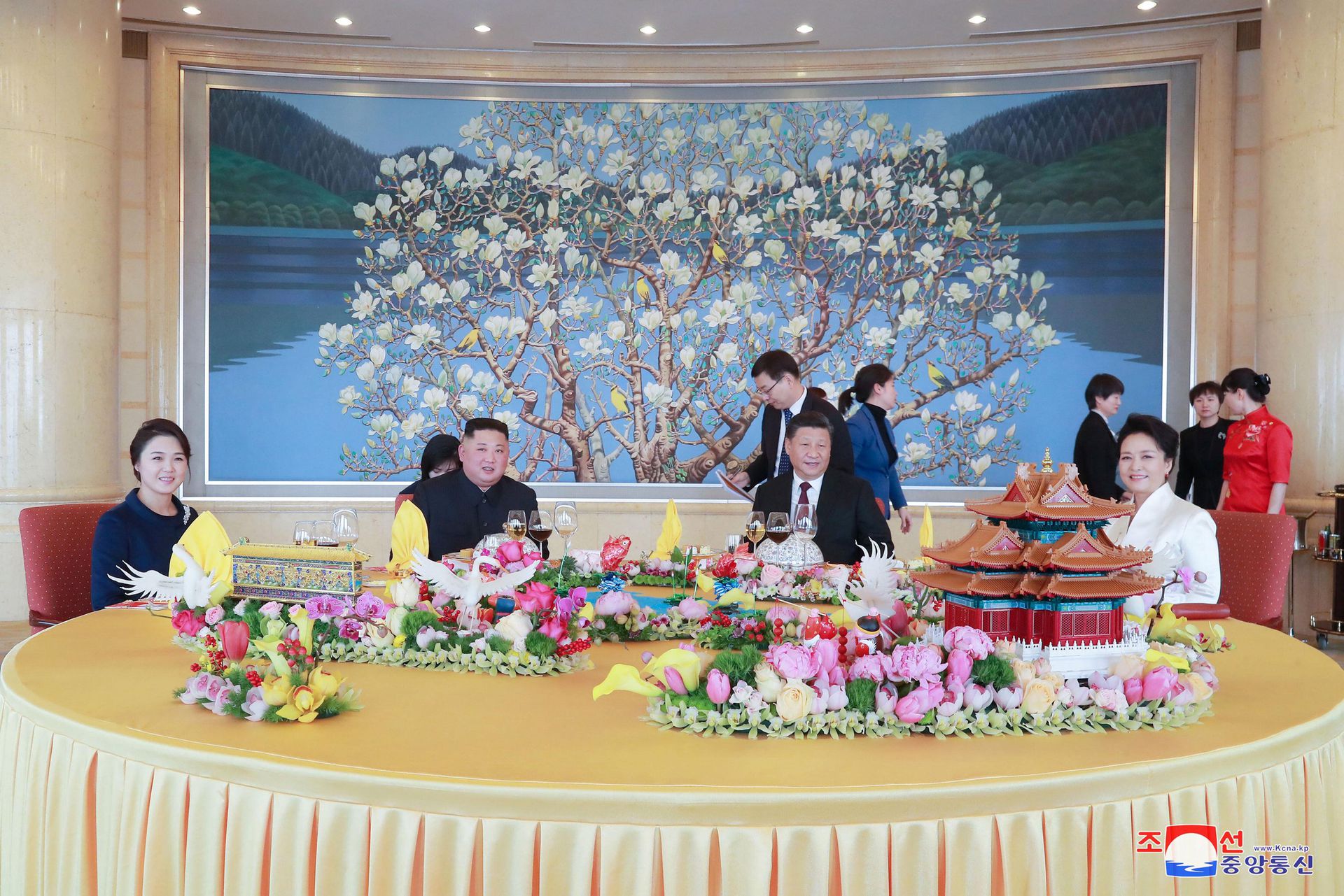 2019年1月10日，习近平夫妇在北京饭店为金正恩夫妇举行午宴。（Reuters）
