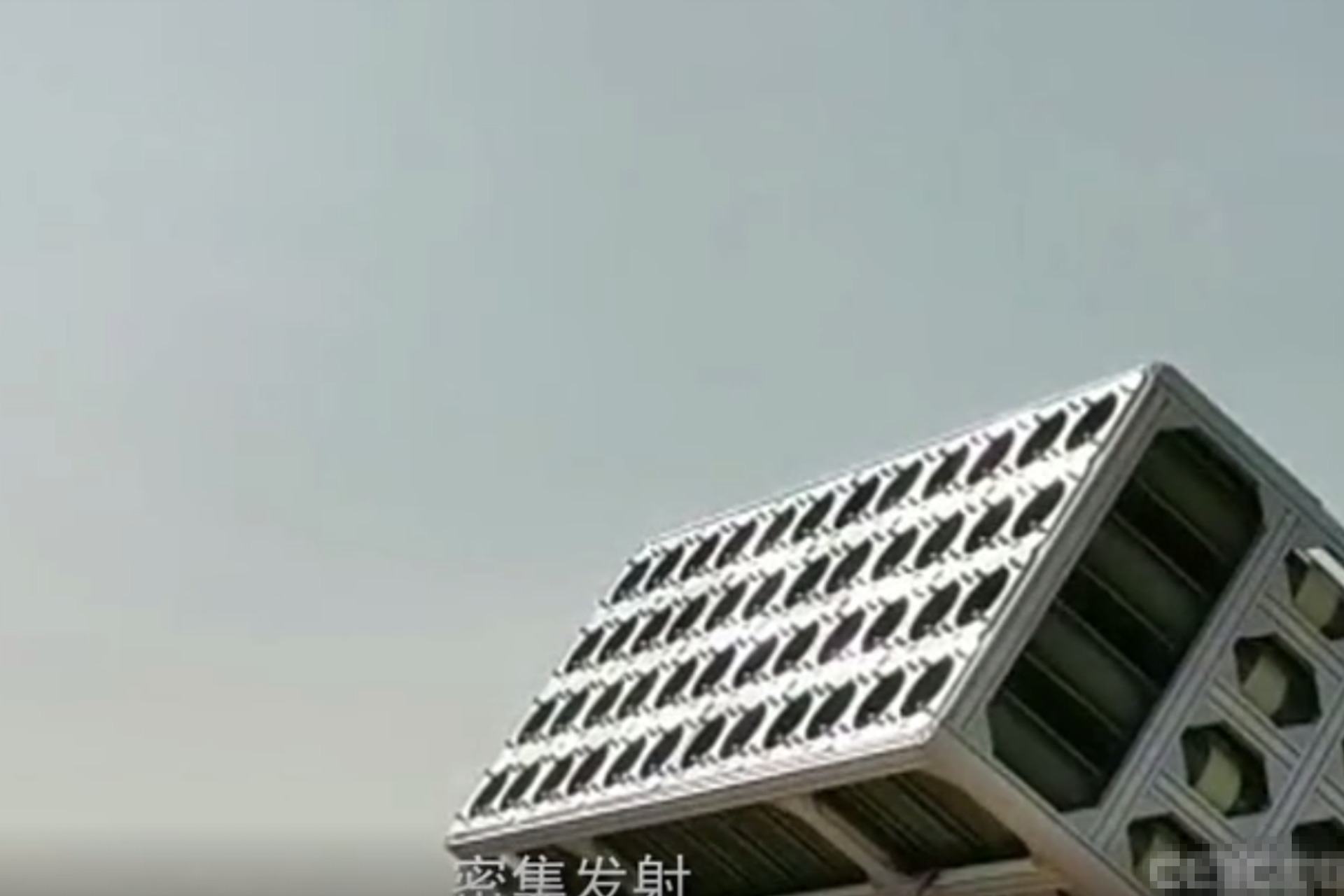 中国首个实用化无人机“蜂群”细节展示。(微博@鼎盛沙龙 ) 中国首个实用化无人机“蜂群”细节展示。(微博@鼎盛沙龙 )