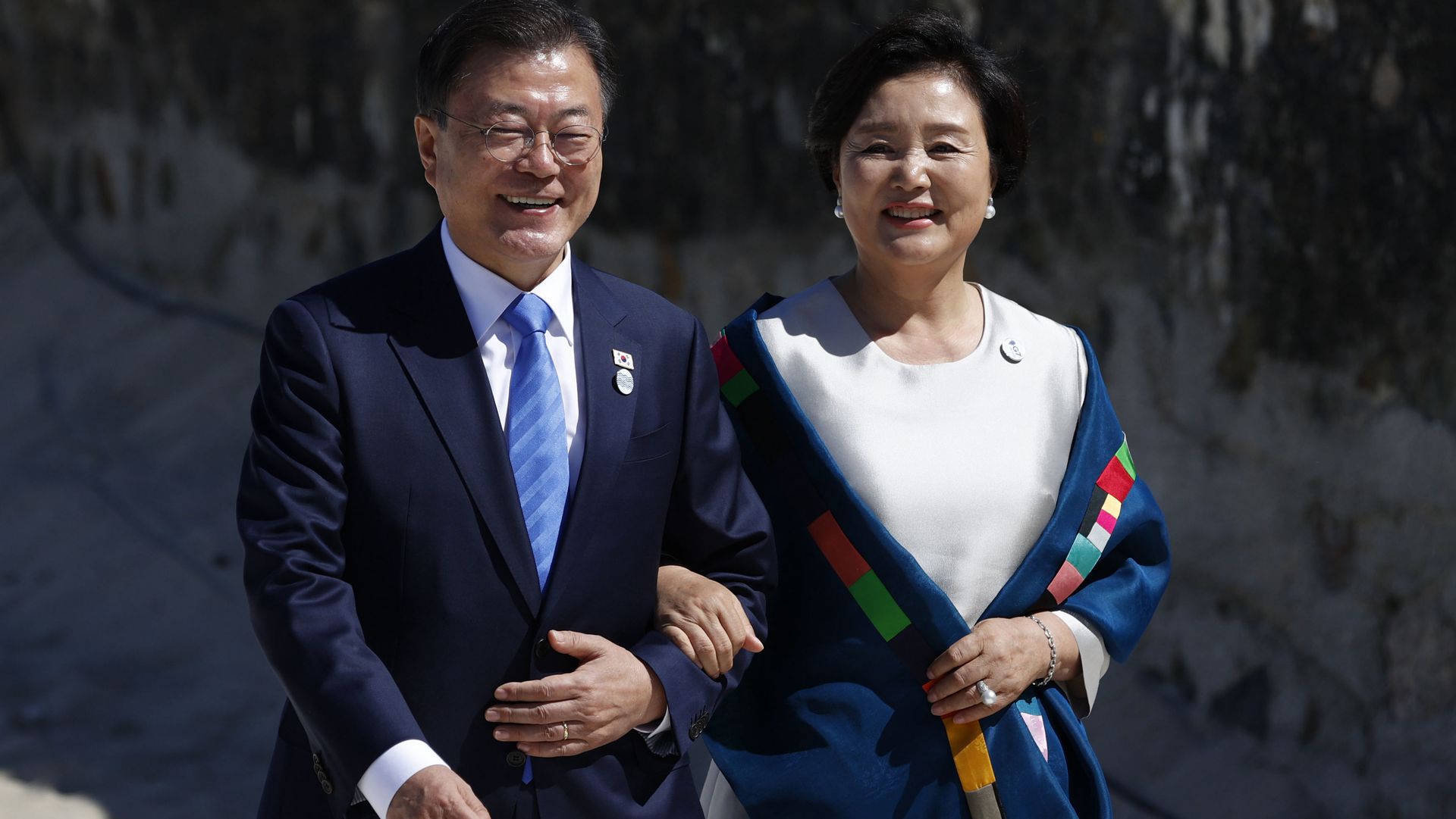 G7合影文在寅为何进入前排最中心阵容真相曝光 图 多维新闻 全球 G7合影文在寅为何进入前排最中心阵容真相曝光 图 多维新闻 全球