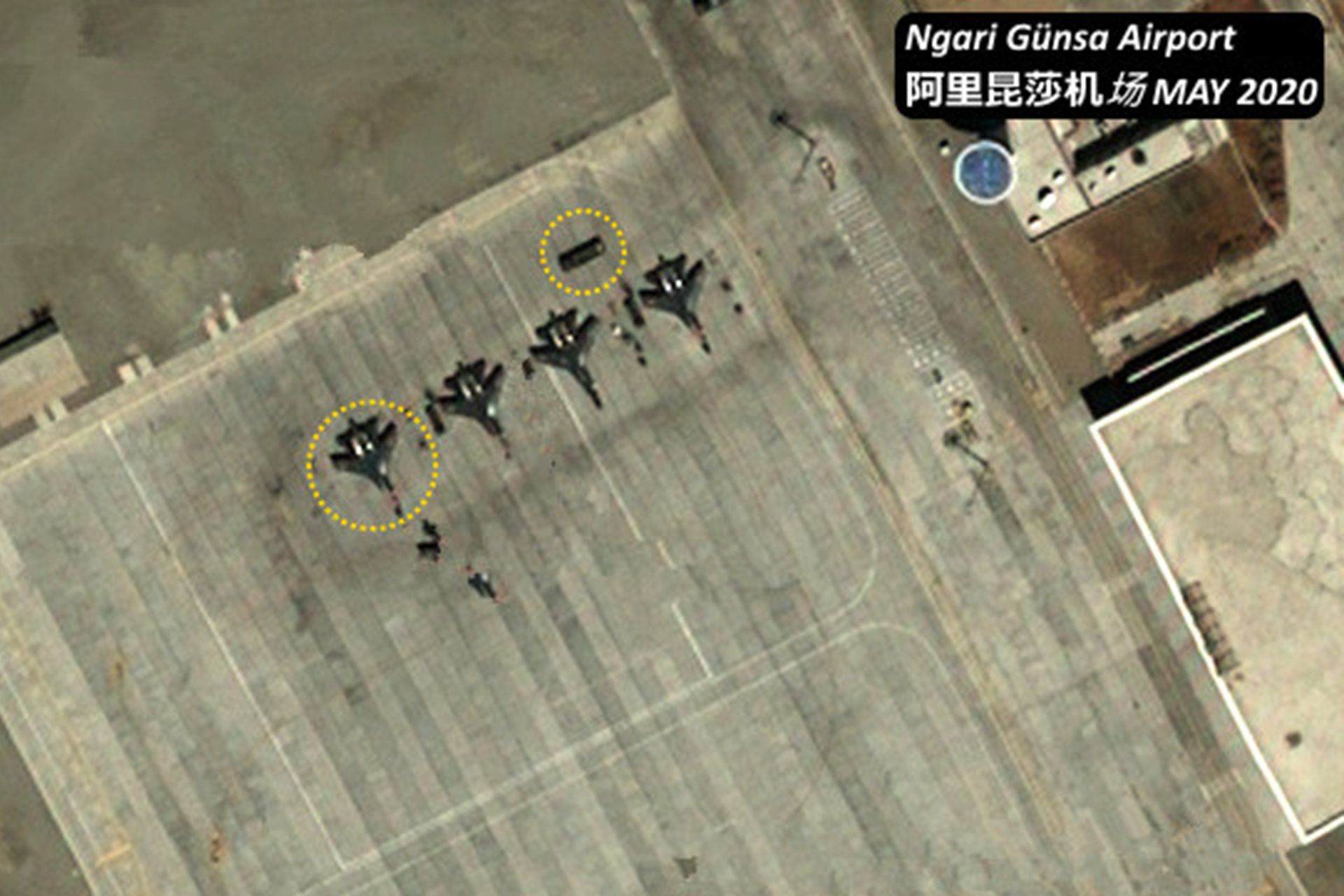靠近中印边境的阿里昆莎机场距离班公湖约200公里，部署有至少4架重型战斗机。这一部署足以应对印方小规模部队调动。（网络视频截图）