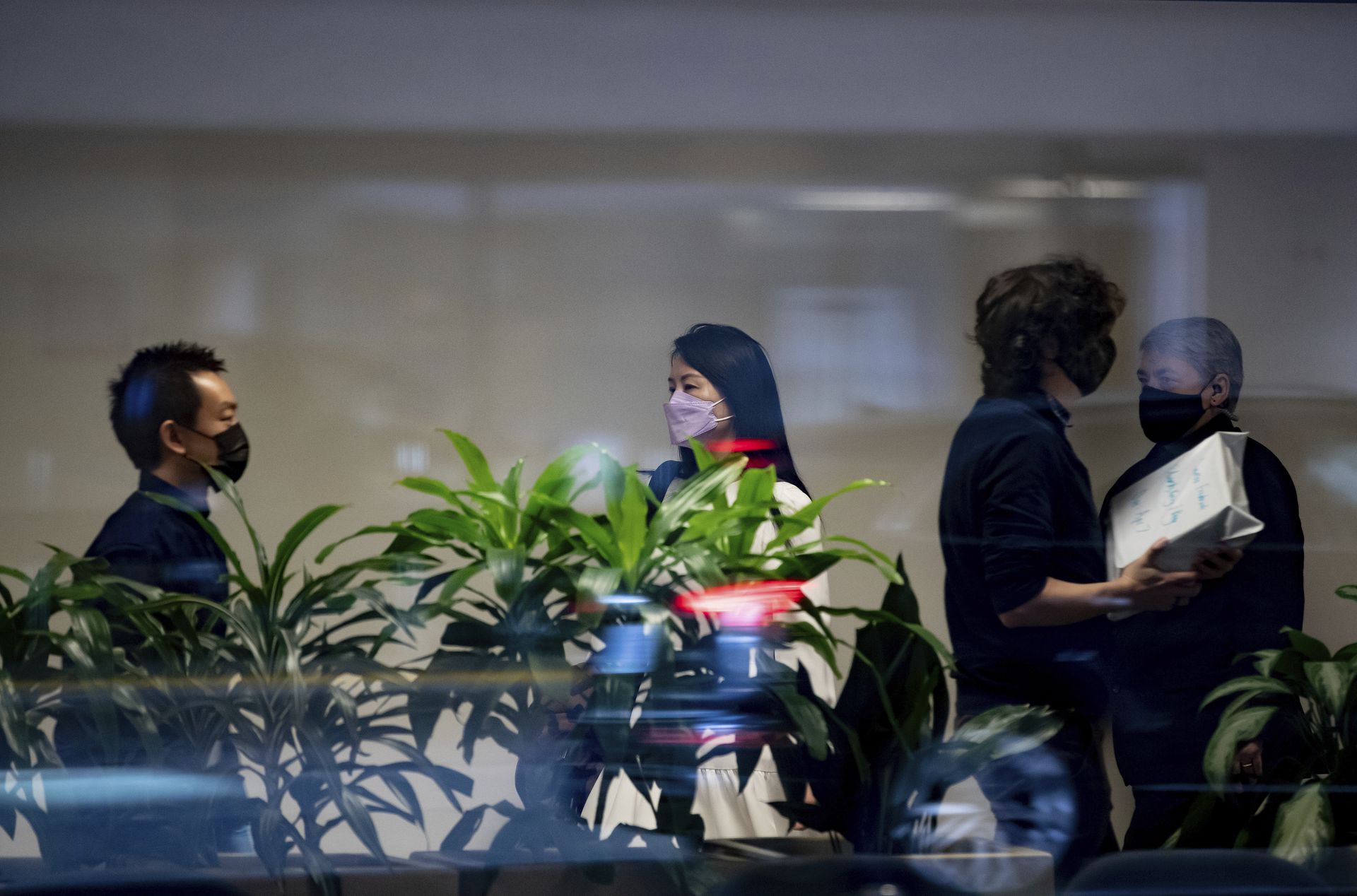 2021年3月31日,孟晚舟到达位于温哥华的不列颠哥伦比亚省高等法院,参加她的引渡听证会。(AP)