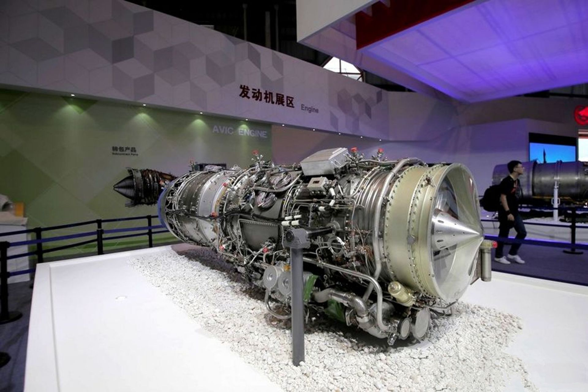2014年11月11日，第十届中国航展期间，中航工业集团带来了多款国产发动机产品参展，其中包括“太行”WS-10发动机。（超级大本营军事论坛）