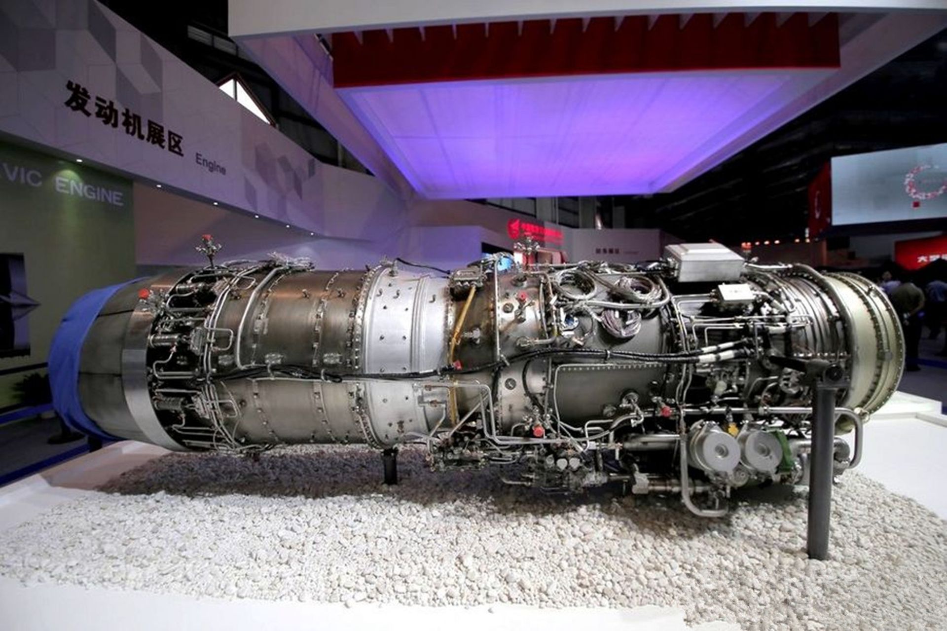 “太行”WS-10发动机由中国沈阳发动机设计研究所设计的军用涡轮风扇发动机，研究过程长达近20年。中国计划在歼-11B/BS上全面使用，以替代AL-31发动机。（超级大本营军事论坛）