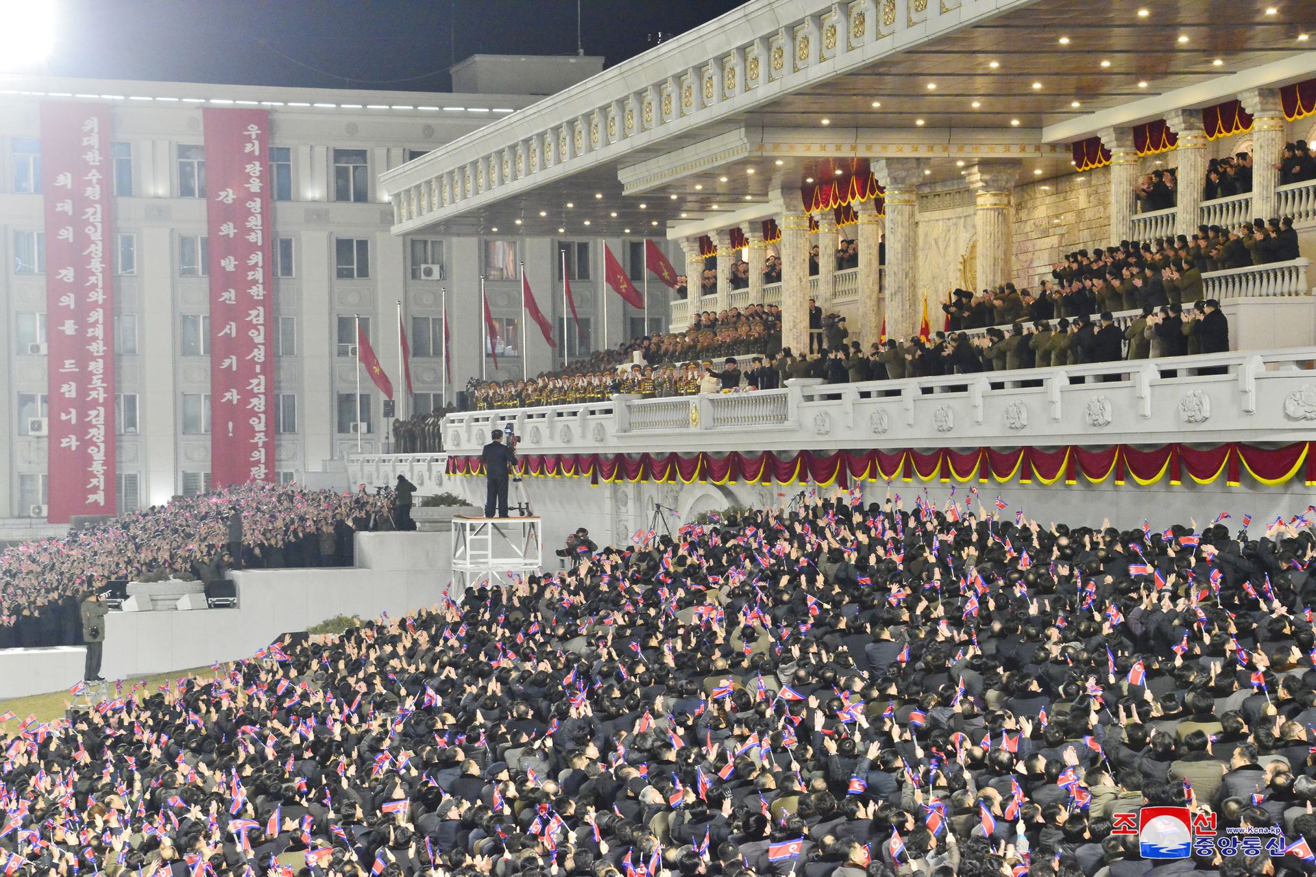 2021年1月14日，参加朝鲜阅兵活动民众。（Reuters）