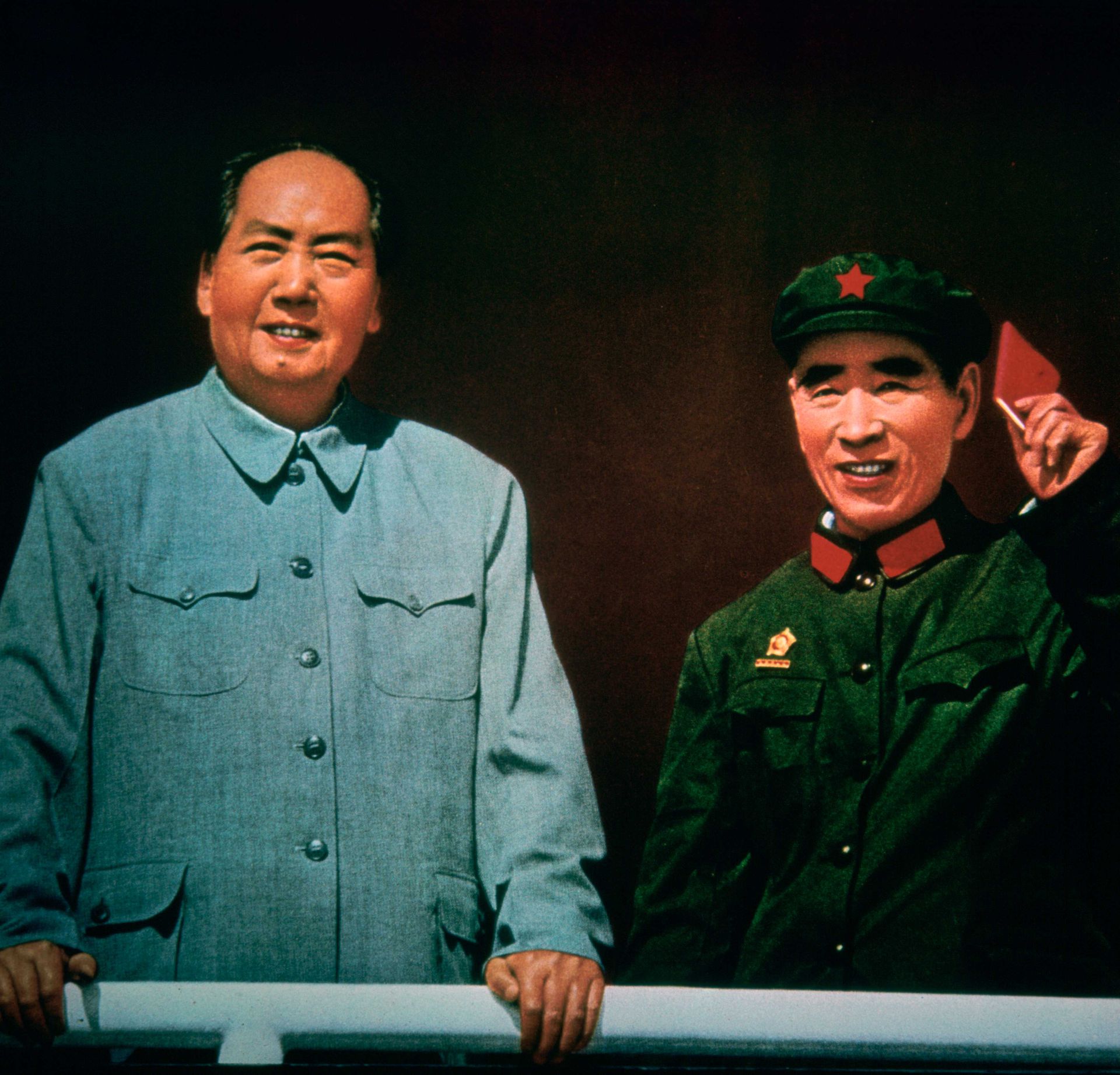 毛泽东曾希望林彪挂帅出兵朝鲜，但林彪反对抗美援朝。图为毛泽东与林彪合影。（视觉中国）