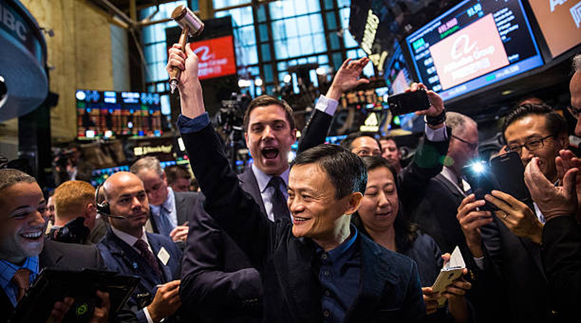 2014年9月19日，阿里巴巴集团创始人兼执行董事长马云在纽约证券交易所庆祝阿里巴巴股票上市。（Getty）
