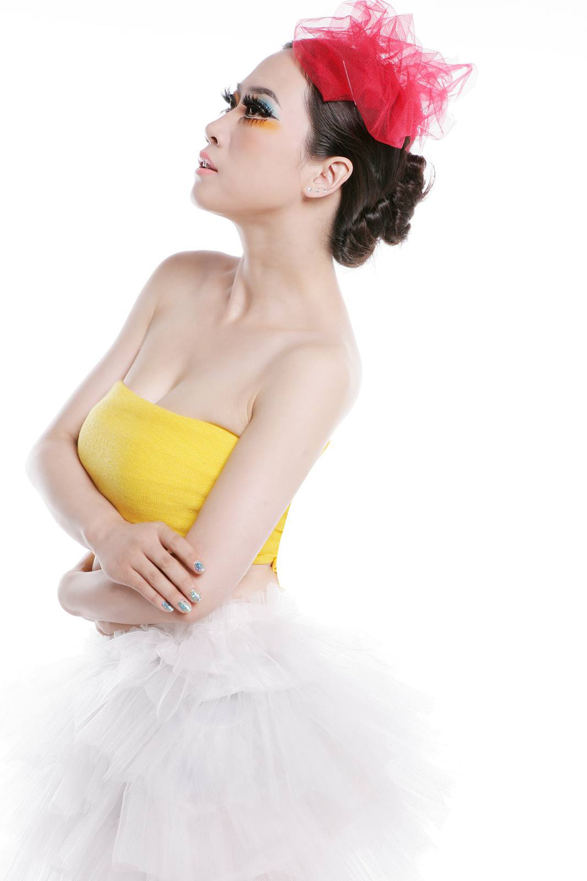 芙蓉姐姐、凤姐等人是中国最早一批的网红,直至今日,她们的走红事迹依然让网民记忆犹新,同样也是褒贬参半。图为2017年5月,芙蓉姐姐的夏日时尚写真。(视觉中国) 芙蓉姐姐、凤姐等人是中国最早一批的网红,直至今日,她们的走红事迹依然让网民记忆犹新,同样也是褒贬参半。图为2017年5月,芙蓉姐姐的夏日时尚写真。(视觉中国)