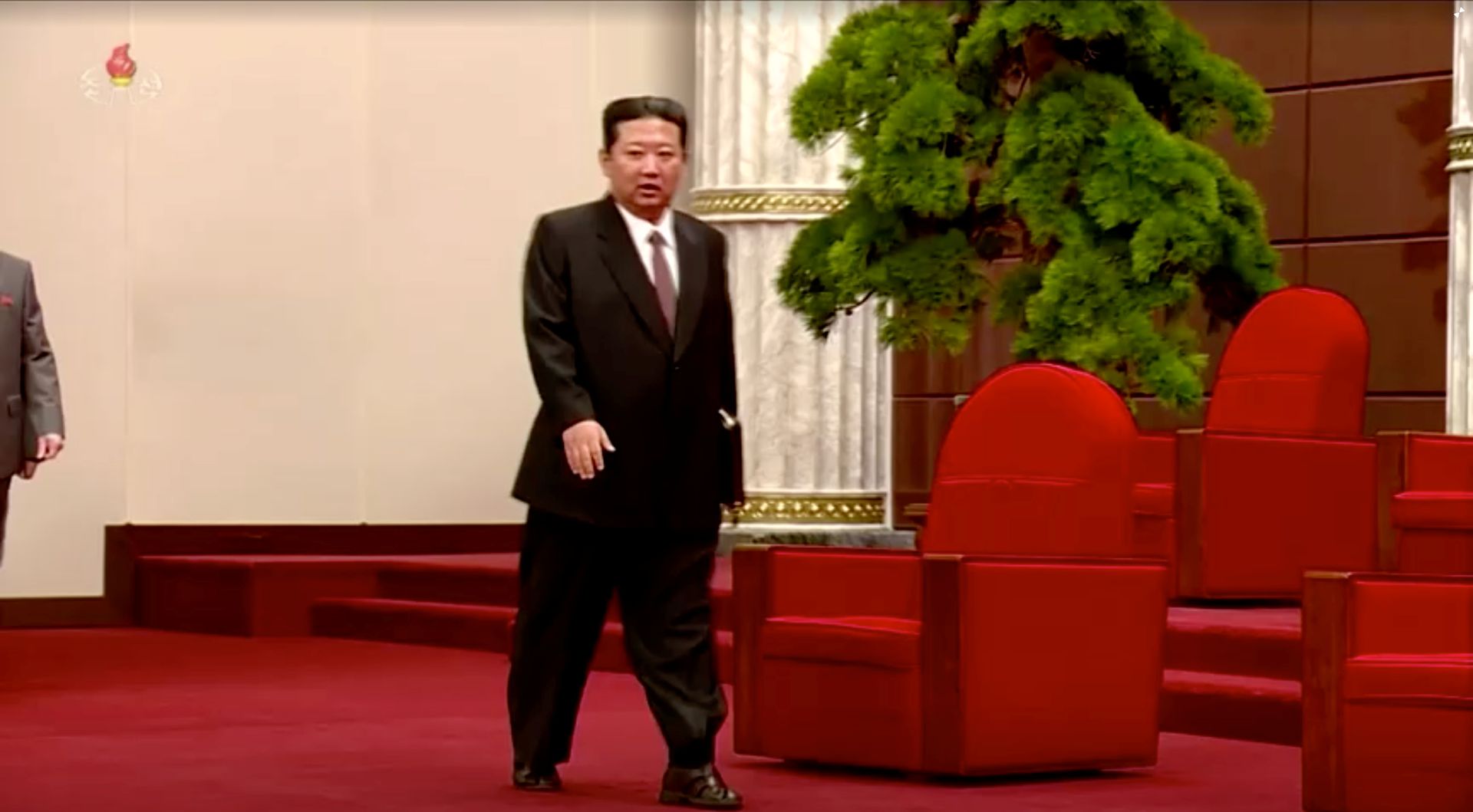 2021年10月11日，朝鲜官方公开朝鲜领导人金正恩出席劳动党成立纪念日并发表演说视频画面。 （路透社）