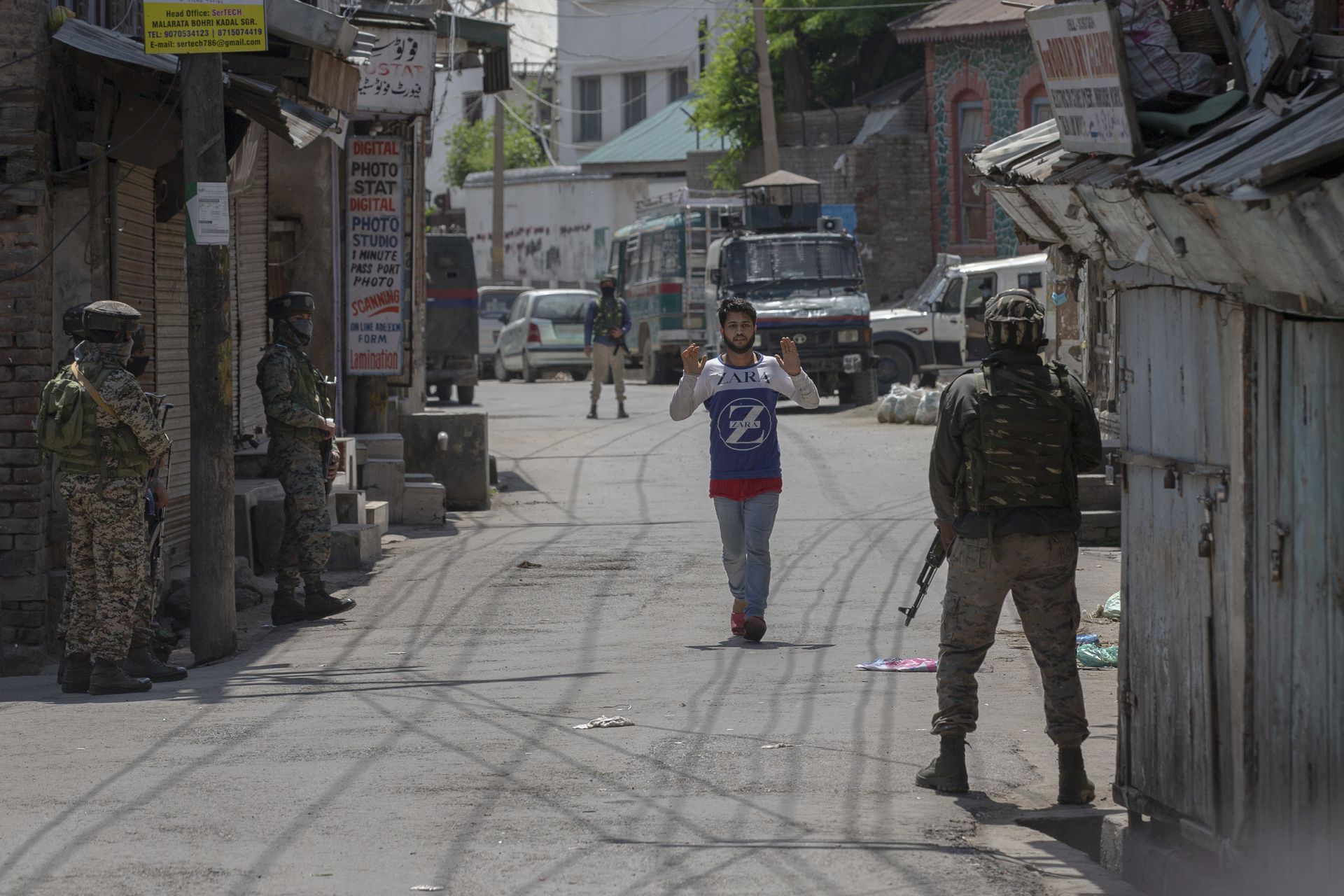 印度军警号称在5月19日打死了“叛乱分子”,但印方仍关闭了当地的手机和移动互联网服务。(美联社) 印度军警号称在5月19日打死了“叛乱分子”,但印方仍关闭了当地的手机和移动互联网服务。(美联社)