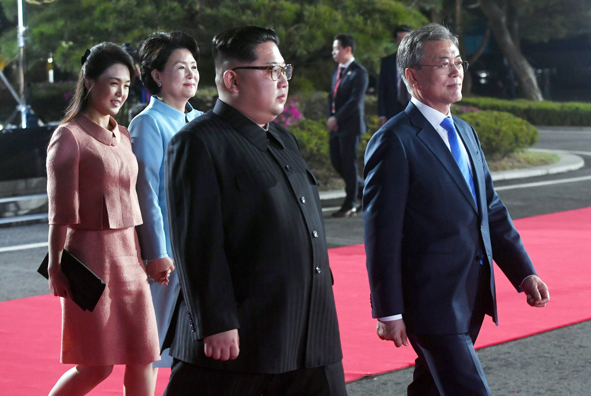 2018年4月27日，文在寅与金正恩在板门店韩方一侧“和平之家”举行会晤。（Reuters）