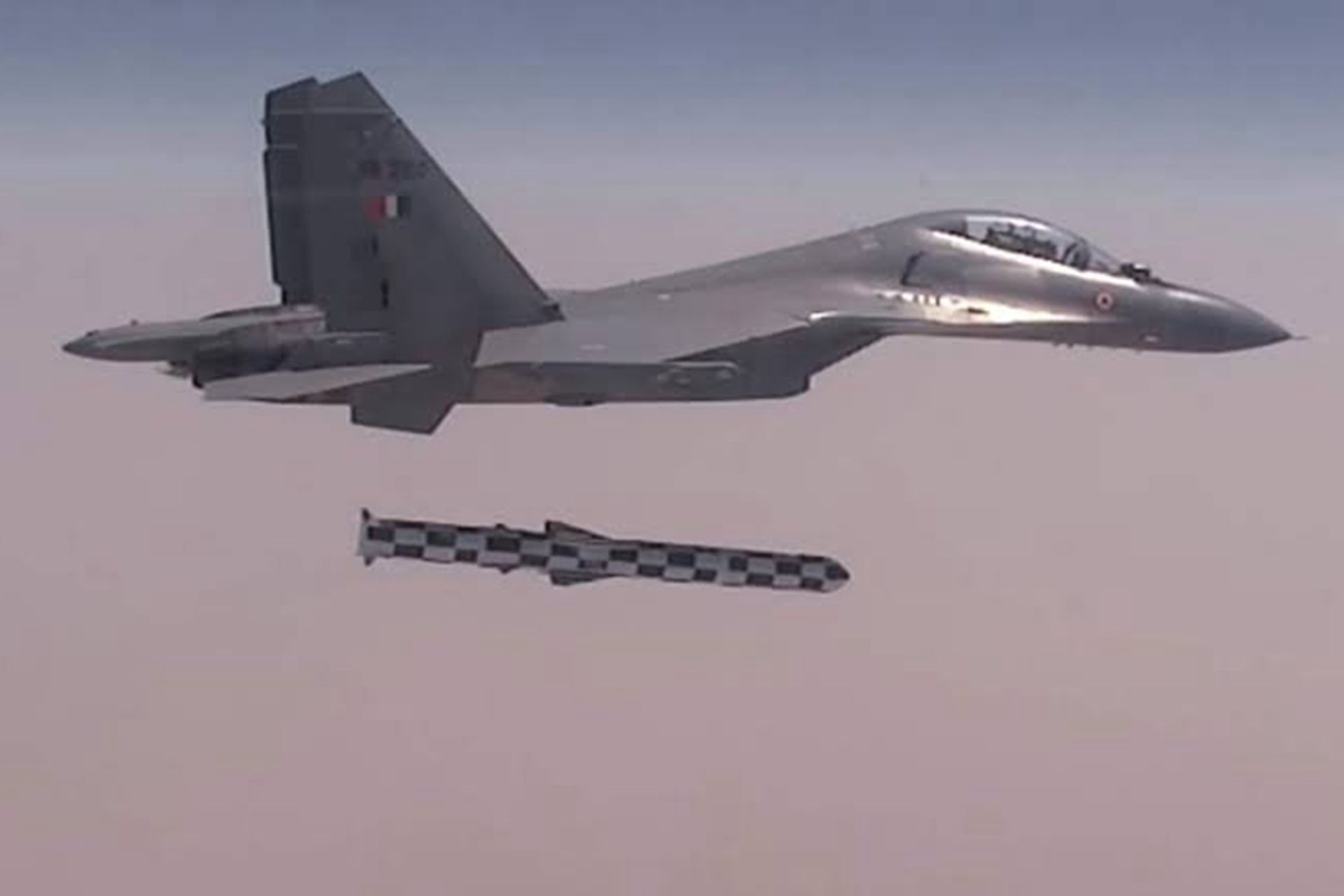 印度空军装备的布拉莫斯超音速导弹，对中国军队威胁甚大。（微博@彩云香江）