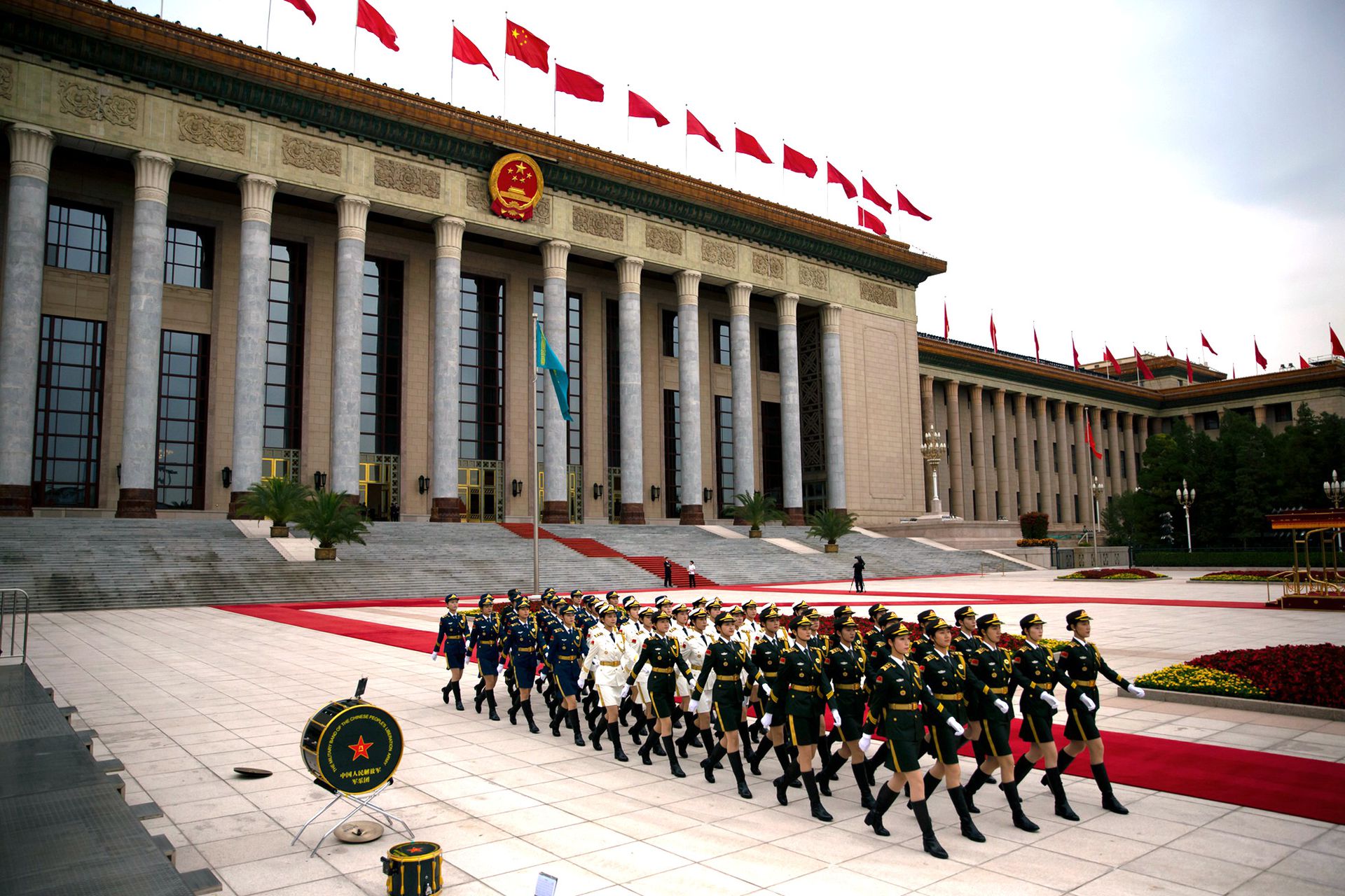 2019年9月11日，习近平在北京人民大会堂东门外广场为托卡耶夫举行欢迎仪式画面。（Reuters）