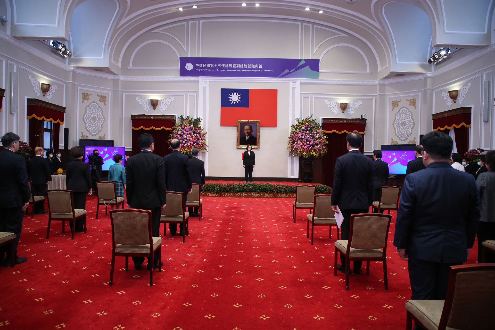 当地时间5月20日，台湾地区第15任总统、副总统宣誓就职典礼在台湾总统府举行。由于新冠肺炎疫情影响，大礼堂仅有少数宣誓官员参加。（中央社）