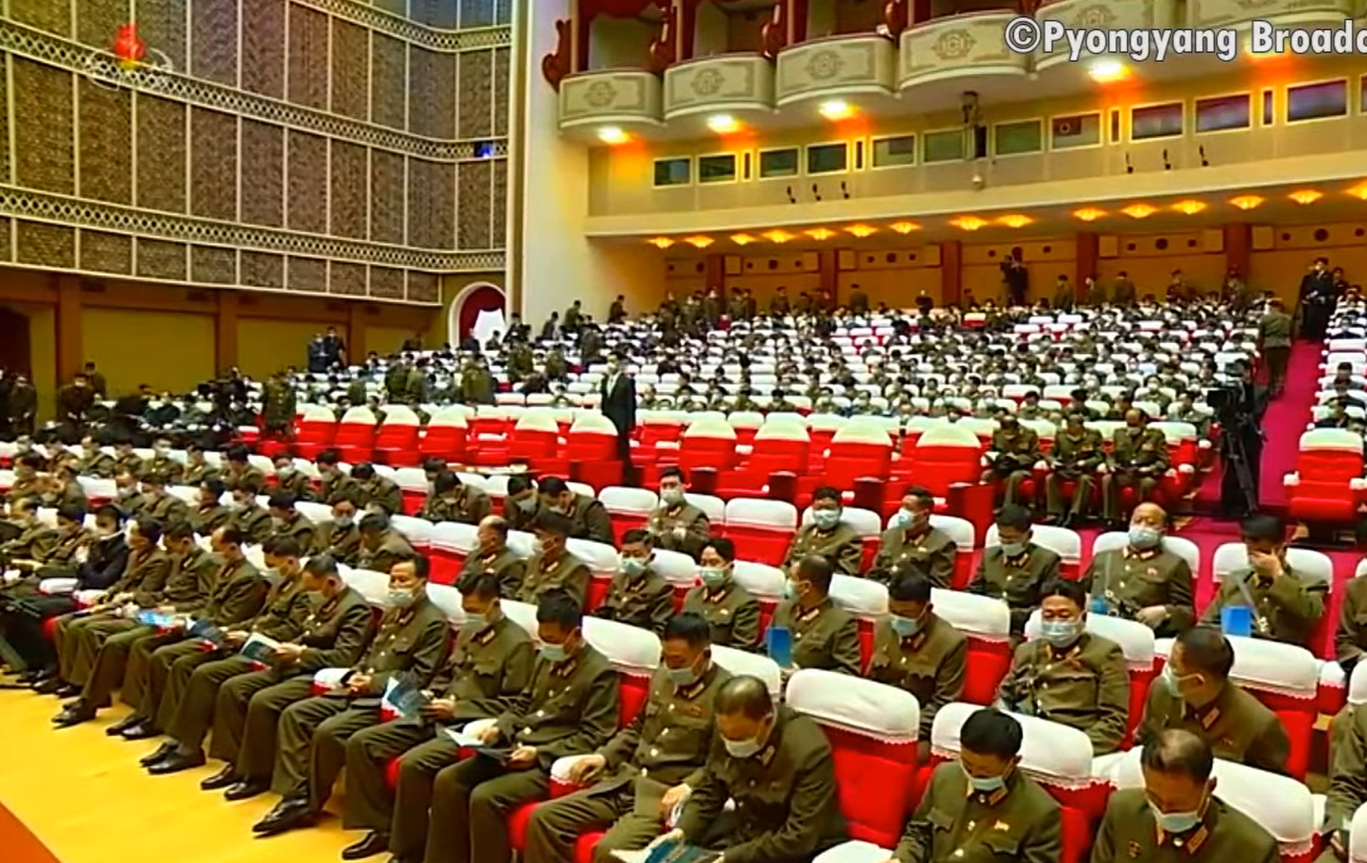 2021年5月5日，朝鲜官方称演出在万寿台艺术剧院举行。（朝鲜中央电视台视频截图）