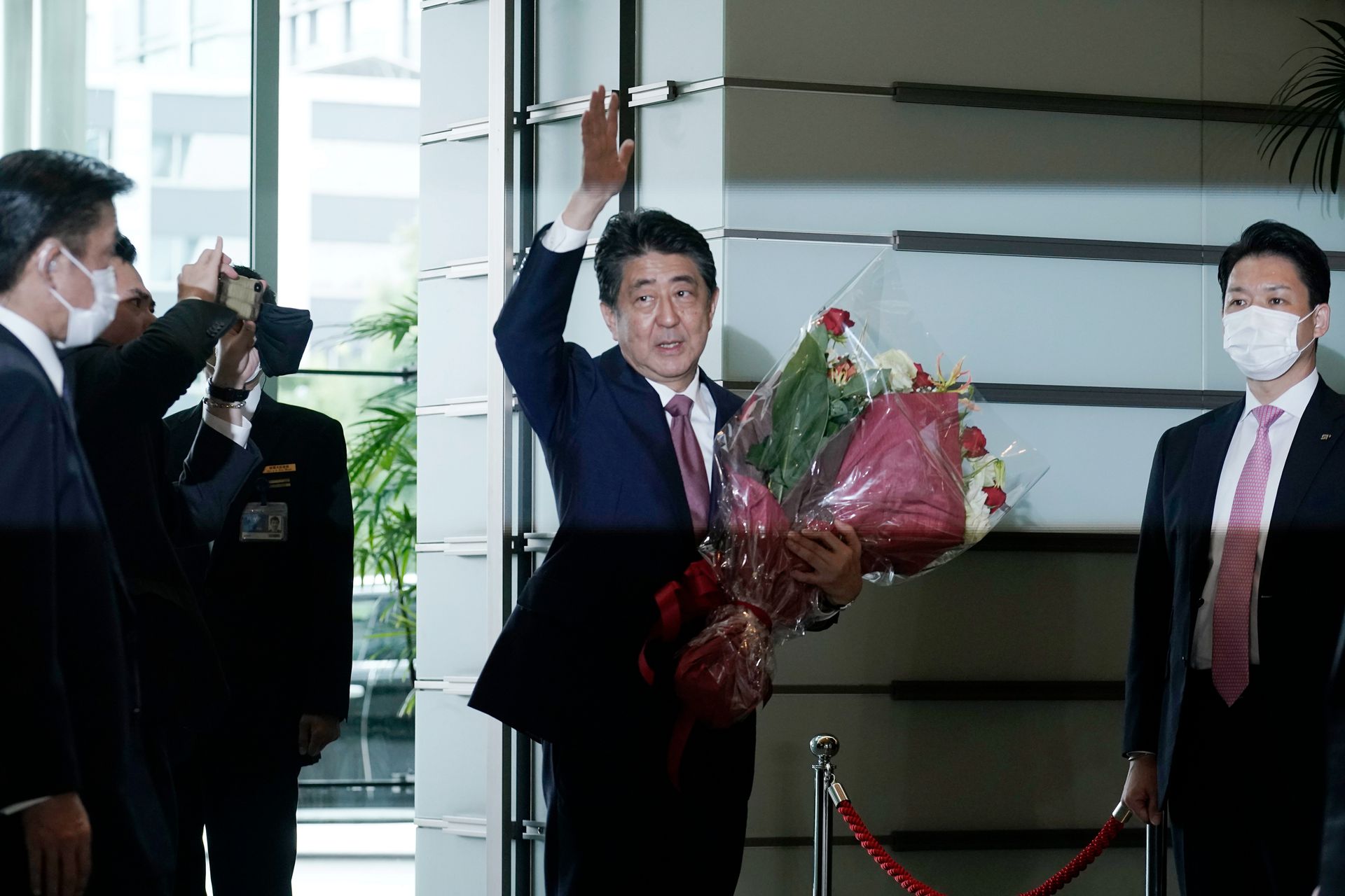 日本首相下跪谢罪像欲在东京展出曾引发日韩外交争执 图 多维新闻 全球 日本首相下跪谢罪像欲在东京展出曾引发日韩外交争执 图 多维新闻 全球