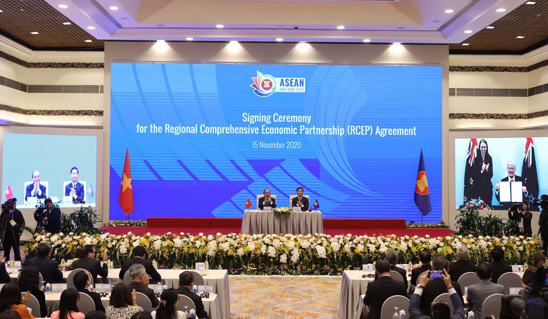 2020年11月15日，在越南河内举行的第37届东盟峰会上，中国和其他14个国家签署了RCEP协定。（新华社）