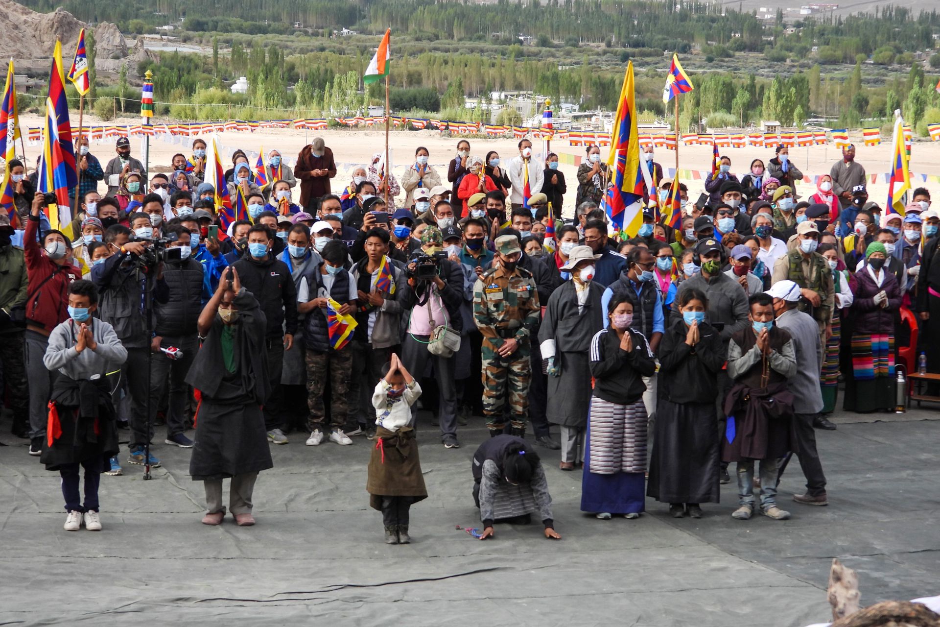 一名冲阵时被印军地雷炸毙的印军SFF队员的葬礼向外界展示了流亡藏人生活的一页。（Getty）
