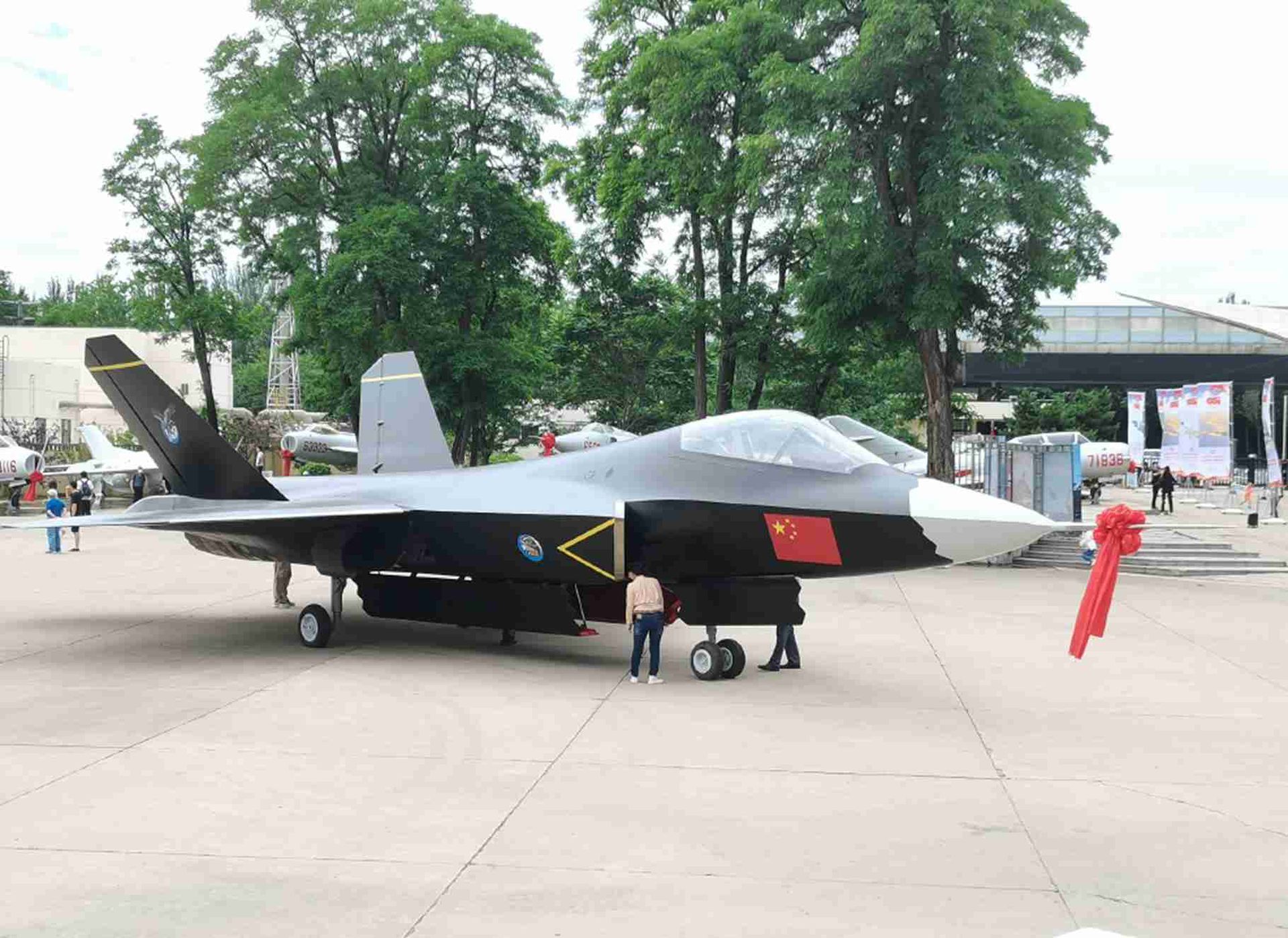 沈飞航空博览园最新展出的歼-31。这是网友拍下的高清照。（微博@柳絮纷飞竟不是雪）