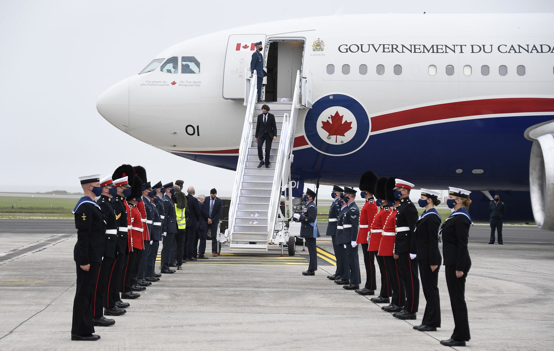 2021年6月10日，加拿大总理特鲁多（Justin Trudeau）抵达英国。（AP）