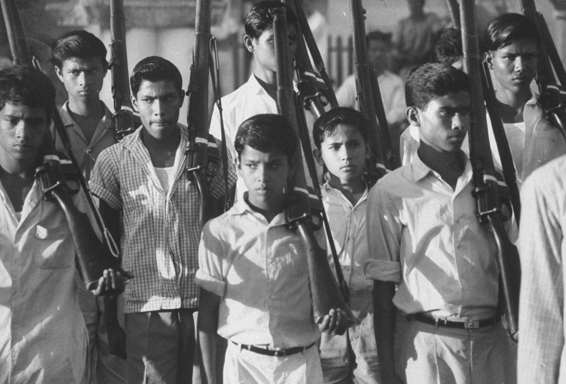 接受军事训练的印度青少年。(Getty) 接受军事训练的印度青少年。(Getty)