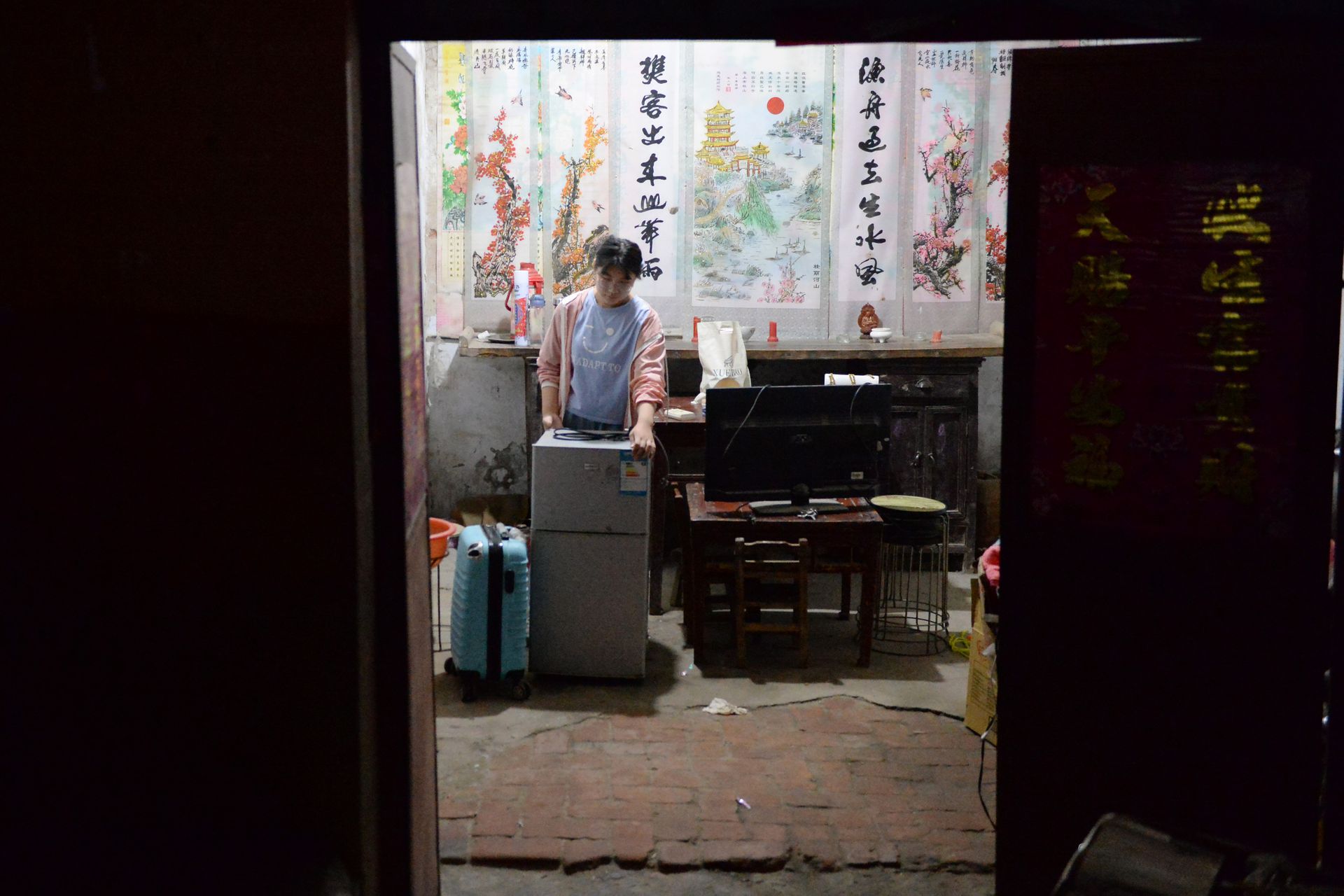 航拍王家坝开闸泄洪:村庄高地变孤岛一片汪洋…