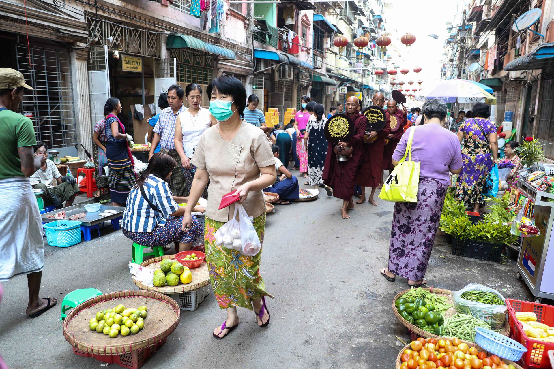 从2020年3月以来，仰光等缅甸大城市已经开始对新冠疫情严加戒备，但大选季节的人员流动还是客观上加速了新冠在缅甸的传播与肆虐。（美联社）
