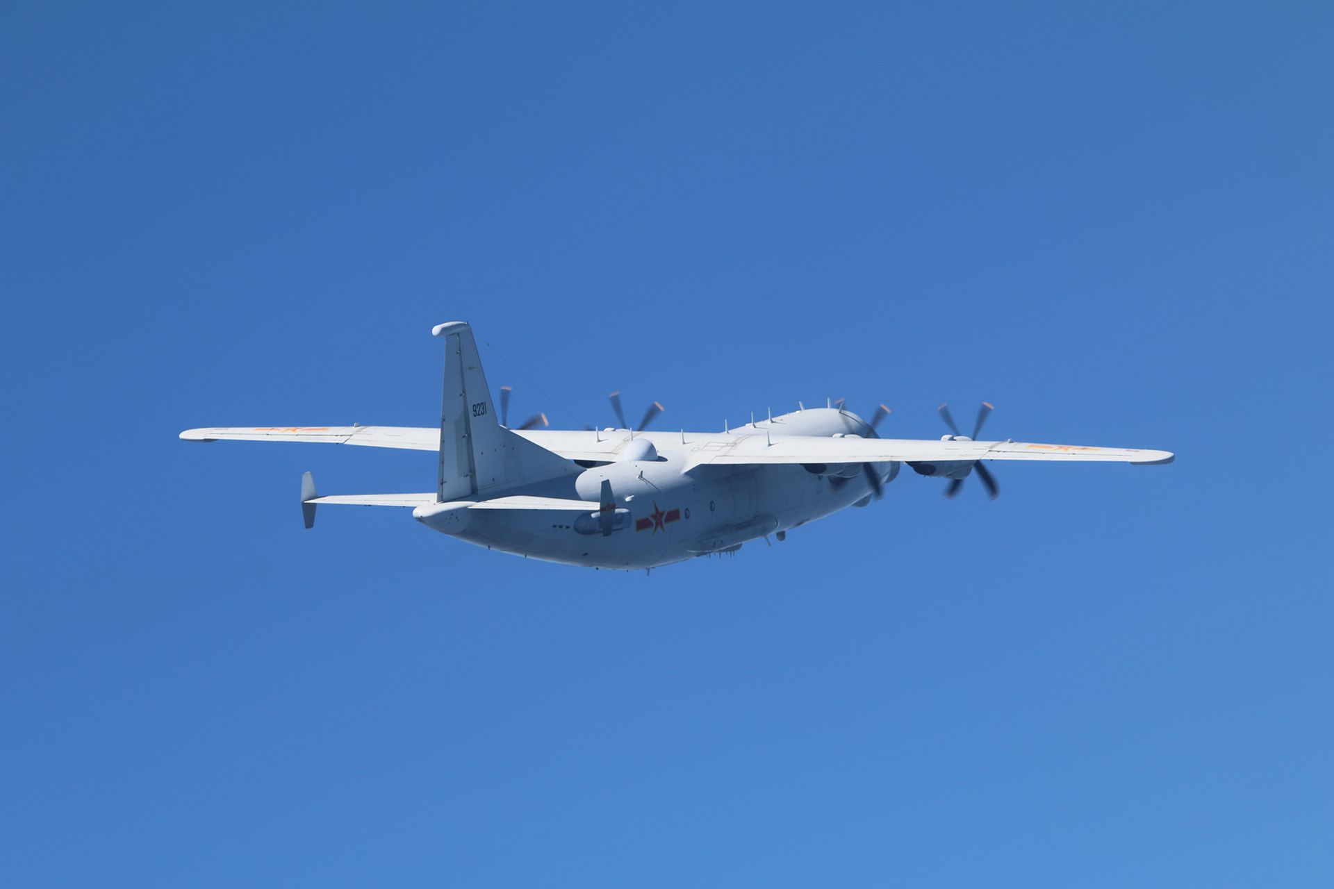 2021年1月23日,台湾国防部发布即时军事动态称,解放军当天派遣1架运-8反潜机、8架轰-6K轰炸机和4架歼-16战斗机进入台湾西南防空识别区。(台湾国防部官网)