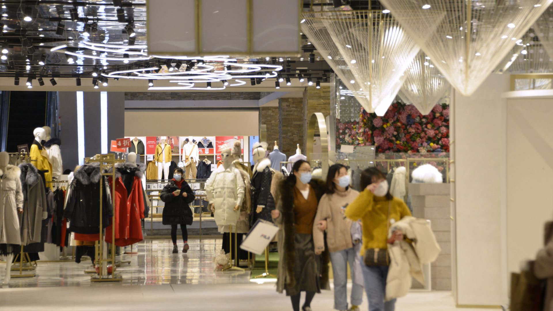 2020年中国GDP首超100万亿元人民币。中国经济将进入供给侧改革红利释放,产业升级的关键阶段。(新华社)