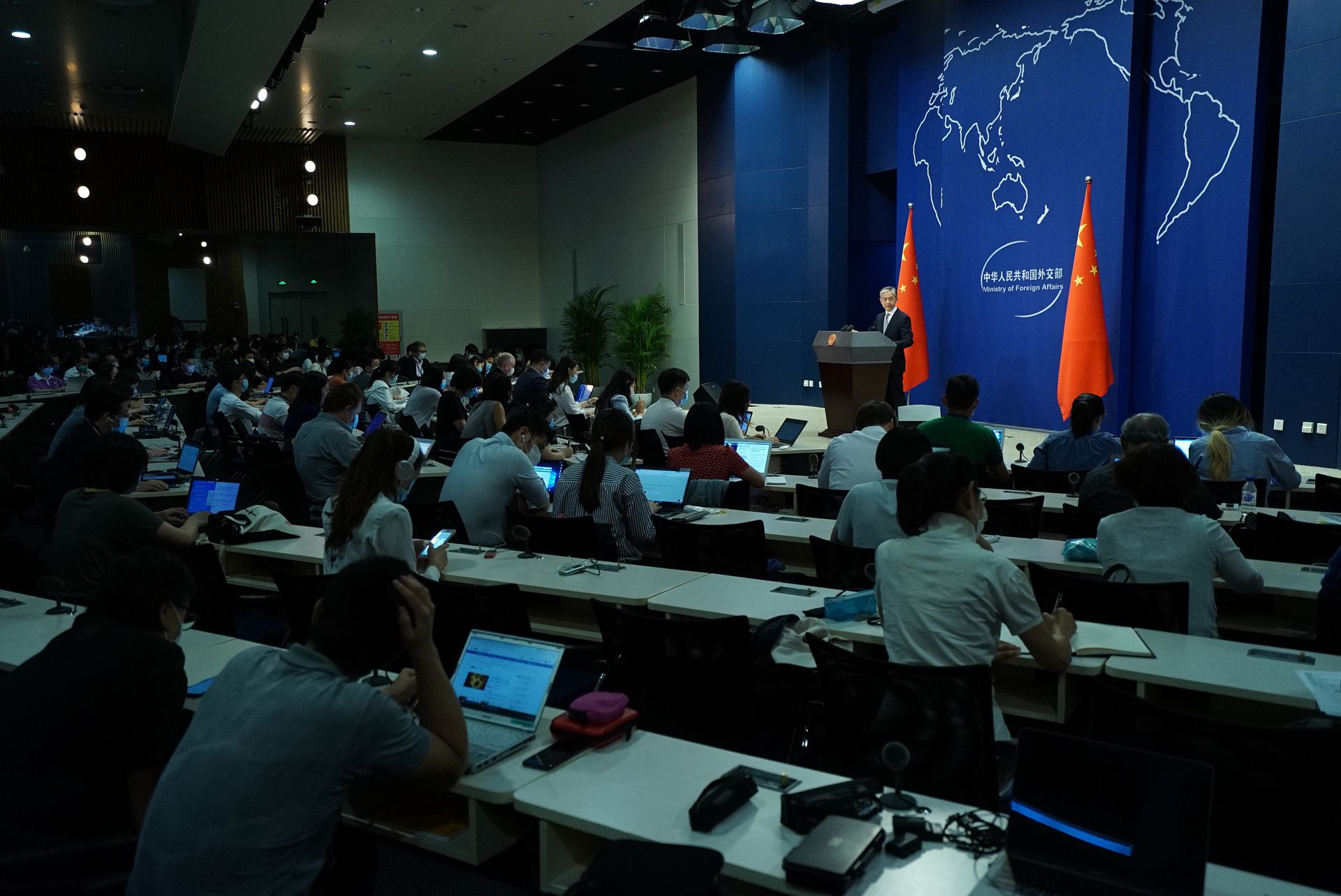 中国外交部发言人汪文斌介绍说,目前已有不少国家元首、政府首脑和王室成员注册出席北京冬季奥运会。(视觉中国) 中国外交部发言人汪文斌介绍说,目前已有不少国家元首、政府首脑和王室成员注册出席北京冬季奥运会。(视觉中国)