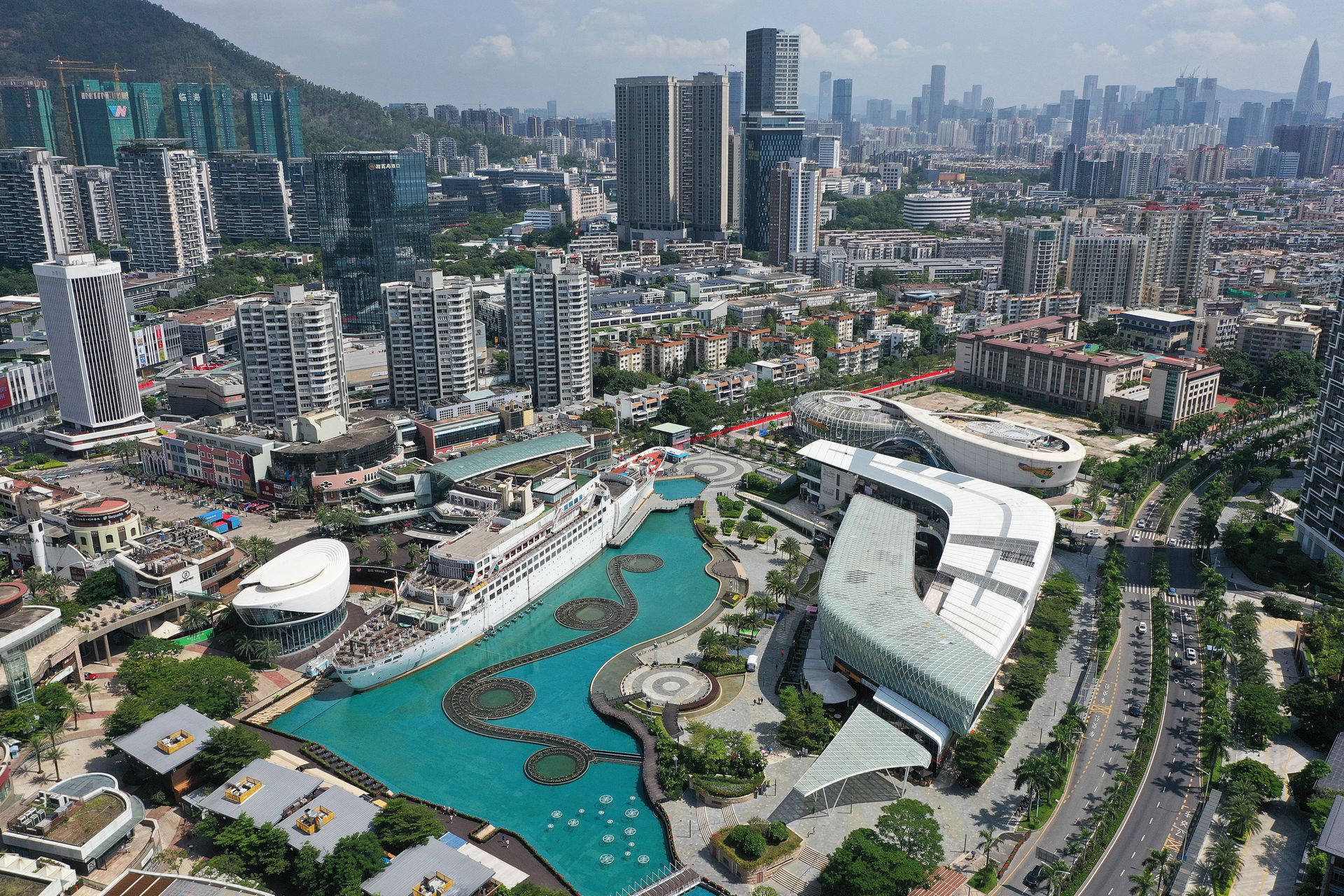 2020年8月23日，航拍深圳蛇口城市风貌。（视觉中国）