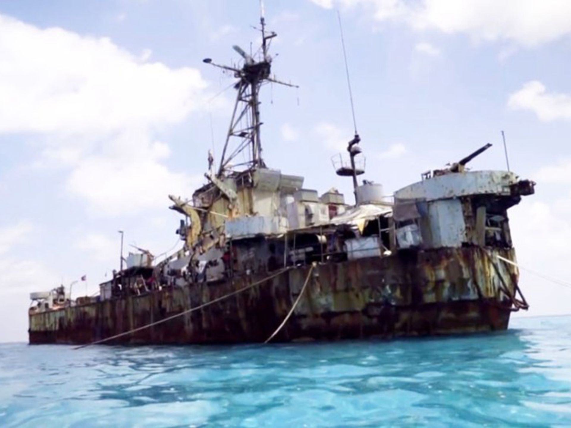 2016年5月底，中国网络照显示菲律宾在仁爱礁的破船已经锈蚀不堪。（南海研究论坛）