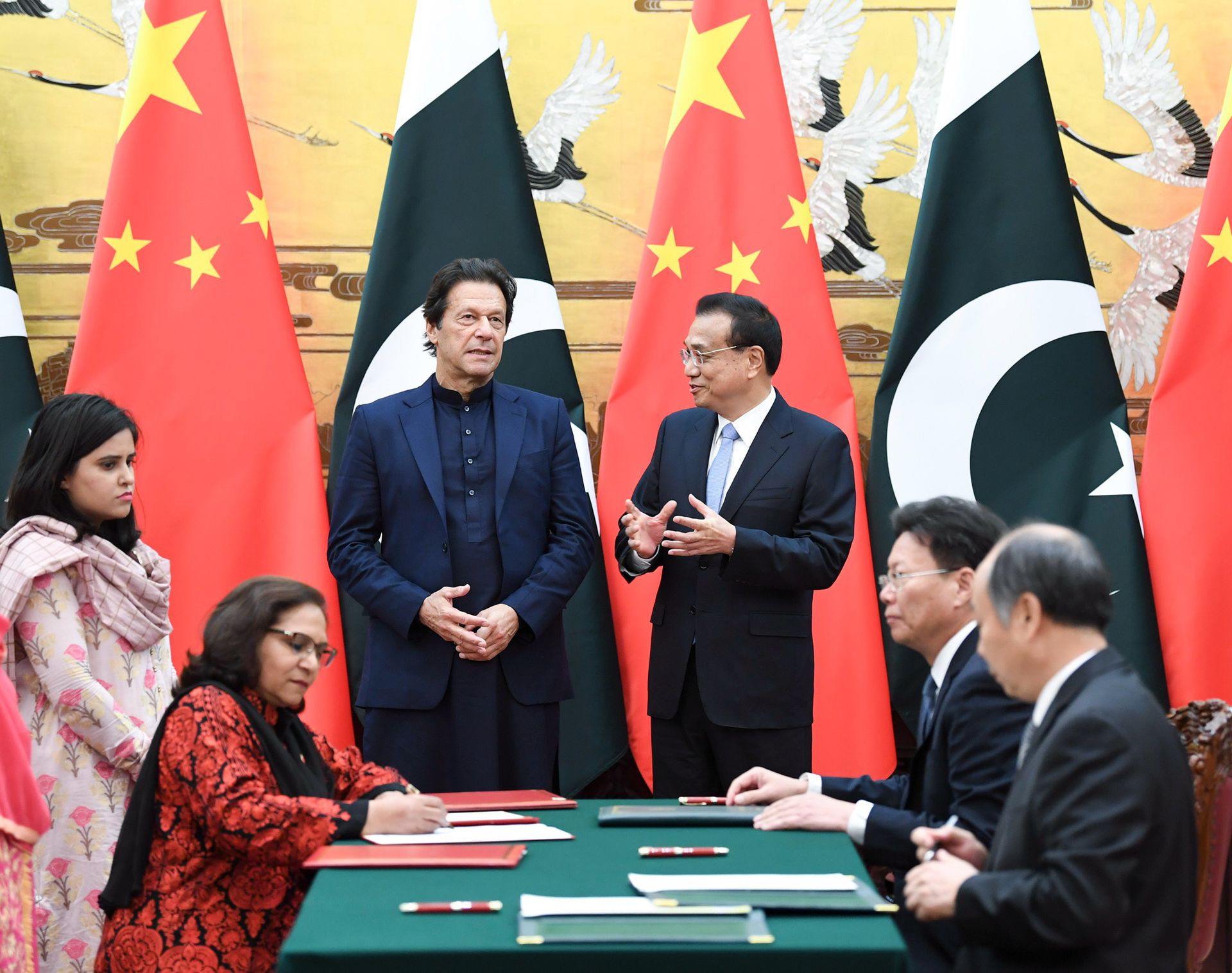 中巴两国多年来一直维持着友好关系，巴基斯坦被中国媒体亲切地称为“巴铁”。图为2019年10月8日，中国国务院总理李克强在北京人民大会堂同来华出席2019年中国北京世界园艺博览会闭幕式并进行工作访问的巴基斯坦总理伊姆兰·汗（Imran Khan）举行会谈。（新华社）