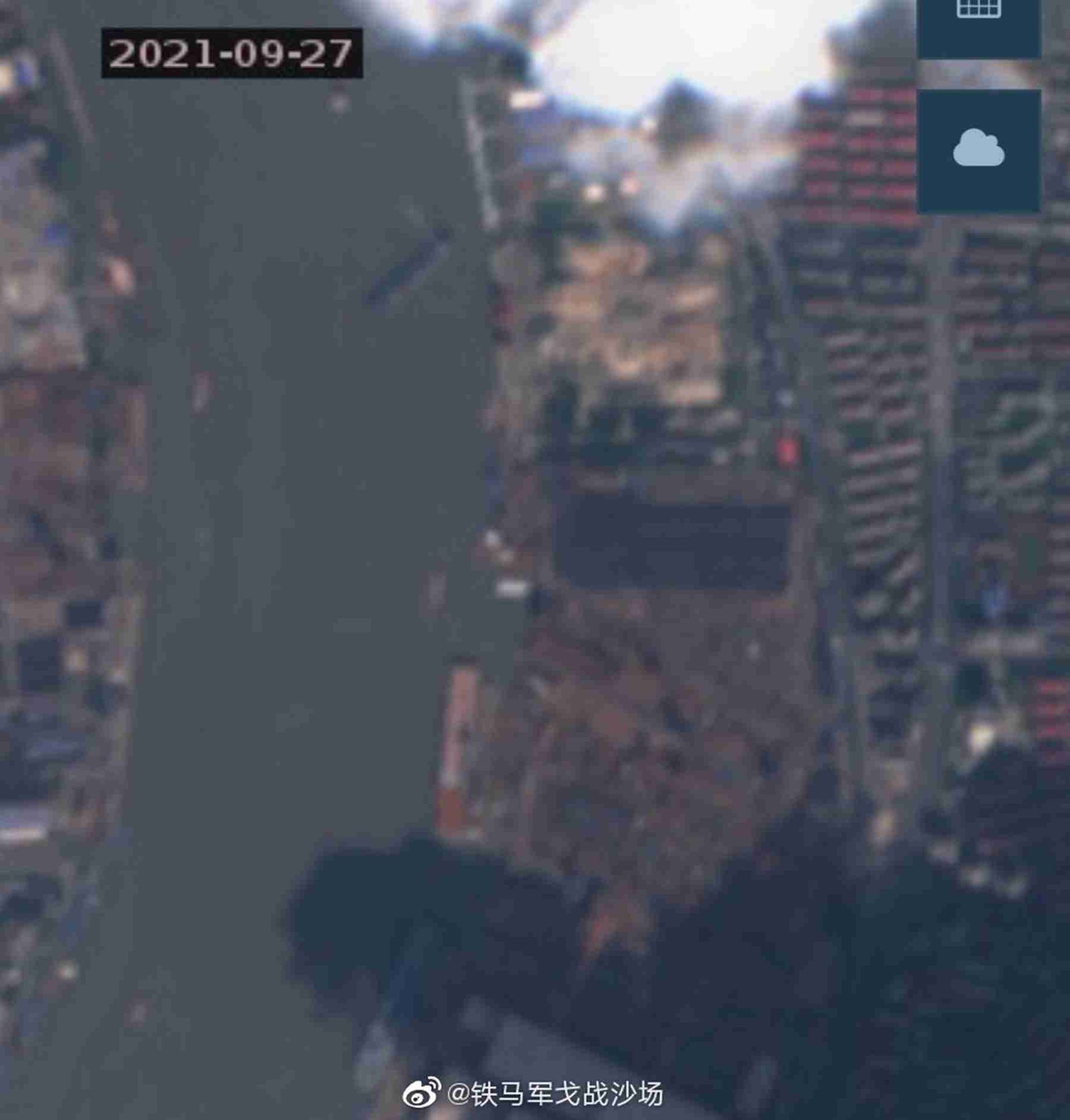 075三号舰最新卫星照。这是拍摄于9月27日的卫星照。（微博@铁马军戈战沙场）
