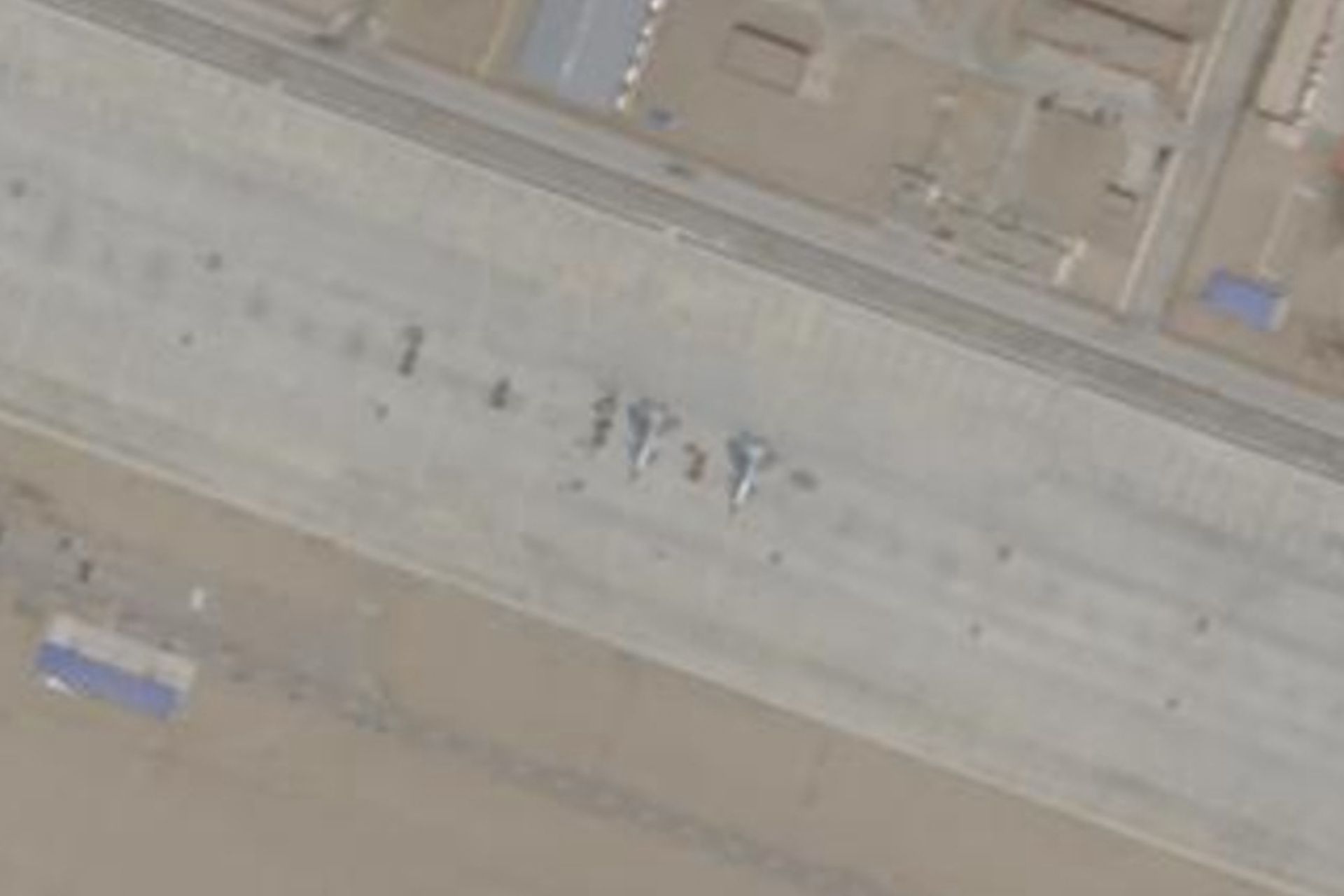 2020年8月初,歼-20战机被部署在新疆和田机场。(微博@军戈飞扬) 2020年8月初,歼-20战机被部署在新疆和田机场。(微博@军戈飞扬)