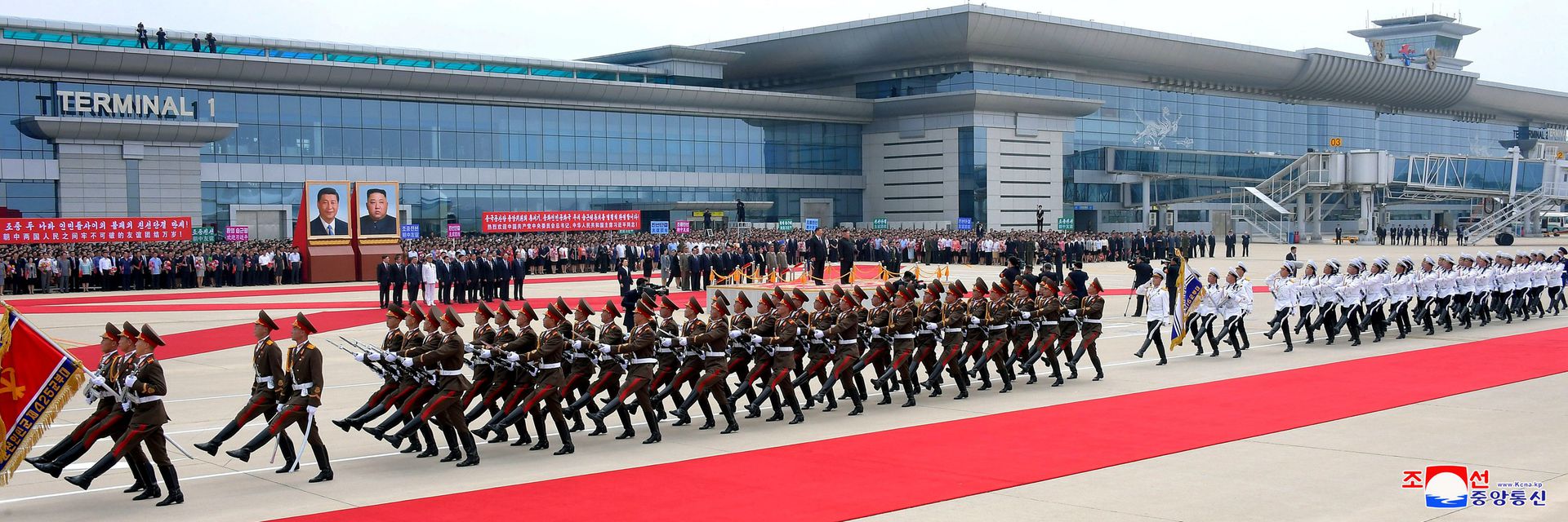 2019年6月21日，朝鲜官方发布欢迎习近平仪式现场照片。（Reuters）