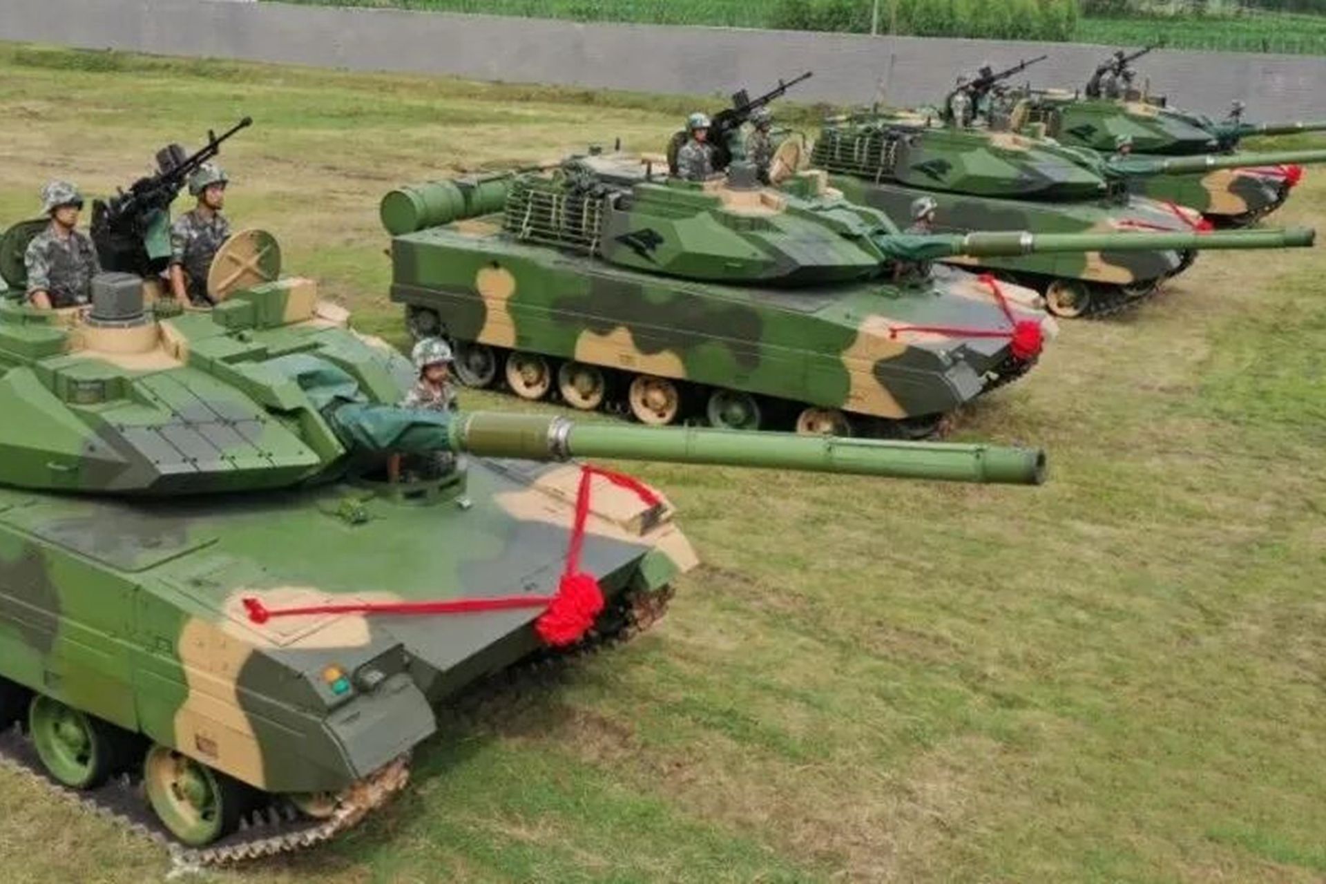 2020年10月初,印军在边境部署重型装备。(微博@梁无咎) 2020年10月初,印军在边境部署重型装备。(微博@梁无咎)