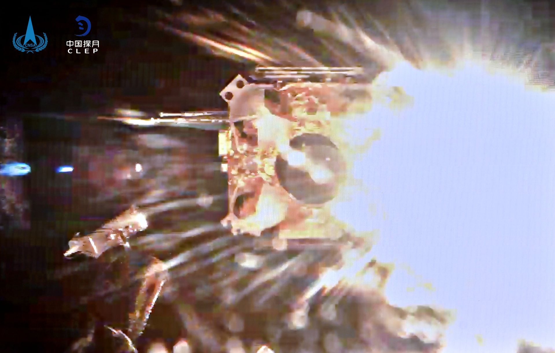 2020年12月3日，在北京航天飞行控制中心拍摄的嫦娥五号上升器点火瞬间。（新华社）