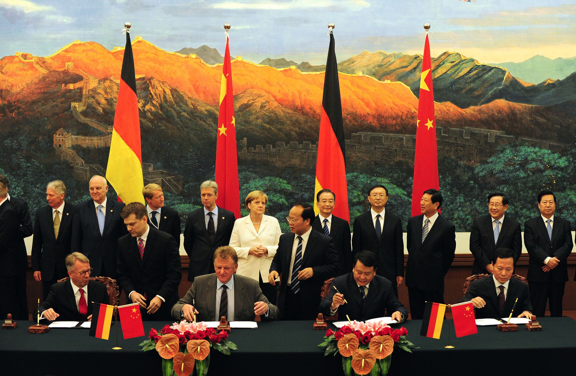 2010年7月16日，默克尔和温家宝在北京一起出席签字仪式。（Getty）