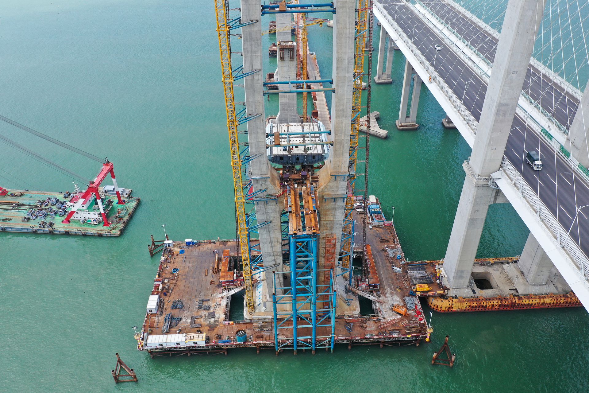 2020年9月14日，正在施工中的福厦高铁泉州湾跨海大桥。（视觉中国）