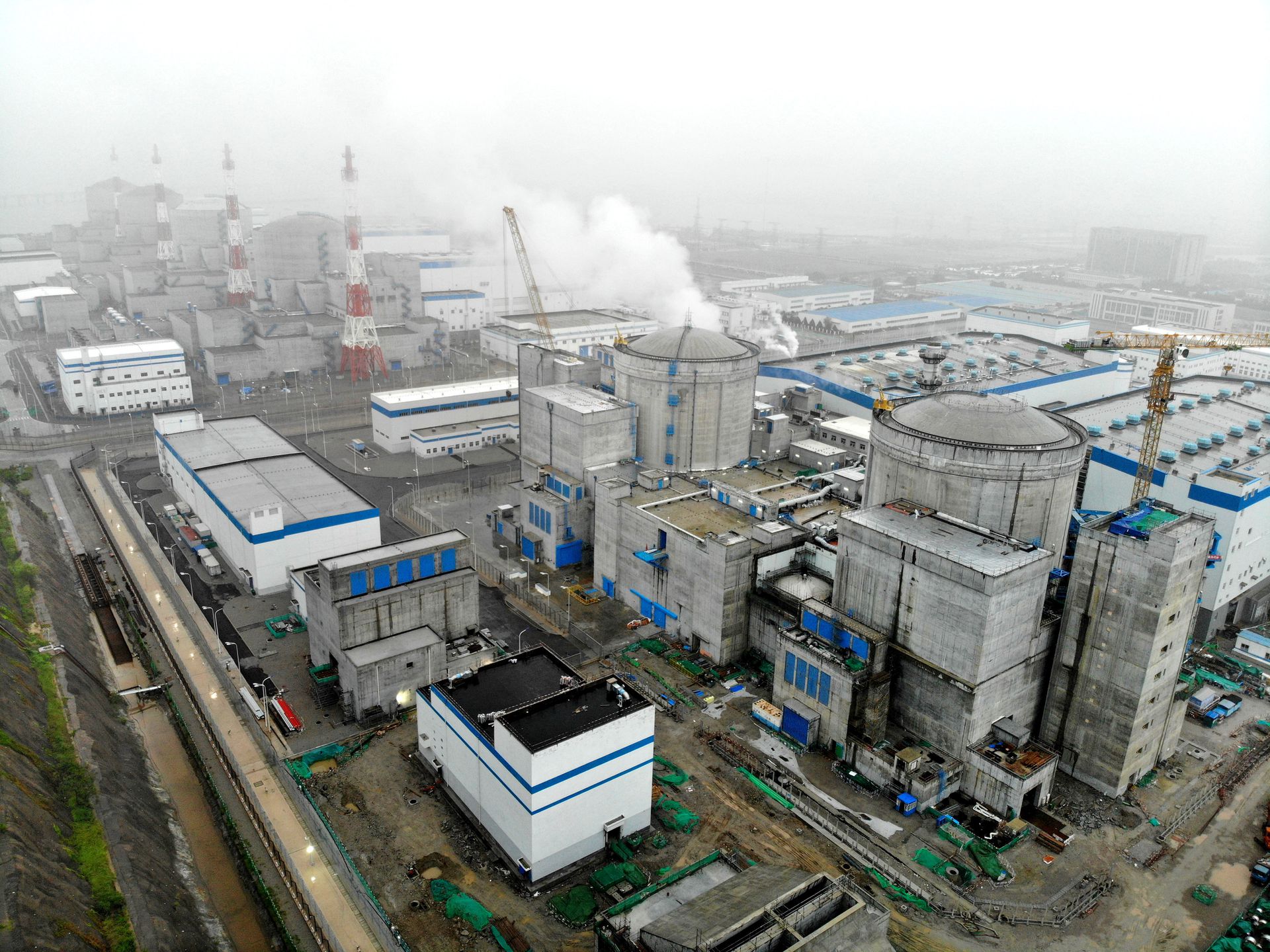 2020年8月9日，无人机在江苏省连云港市拍摄的田湾核电站一、二、三期工程机组全景。（新华社）