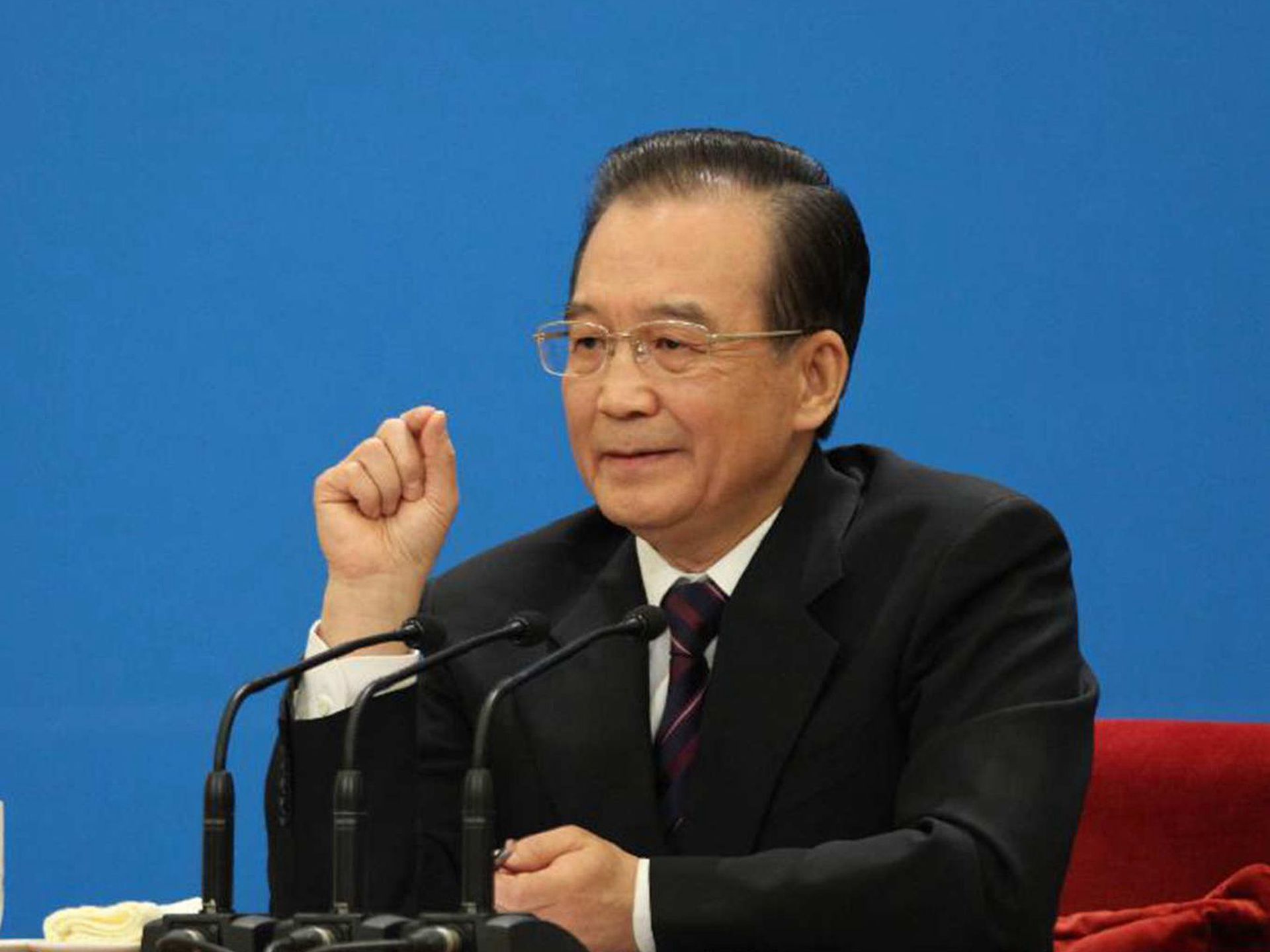 2012年3月14日，时任中国国务院总理温家宝在北京人民大会堂回答记者提问。（新华社）
