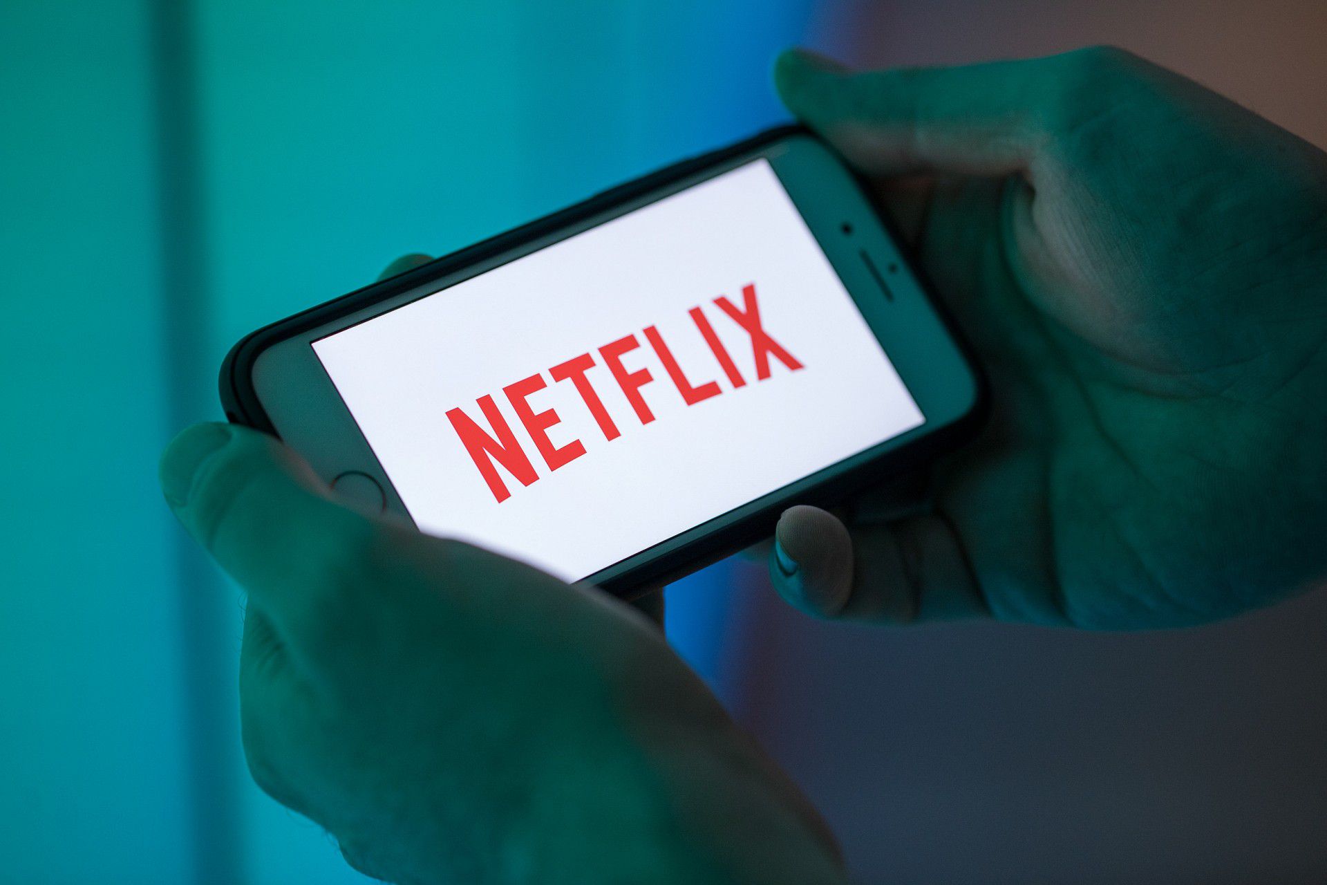 Netflix收盤暴跌超21%　訂閲用户增長放緩　遭投行下調目標價