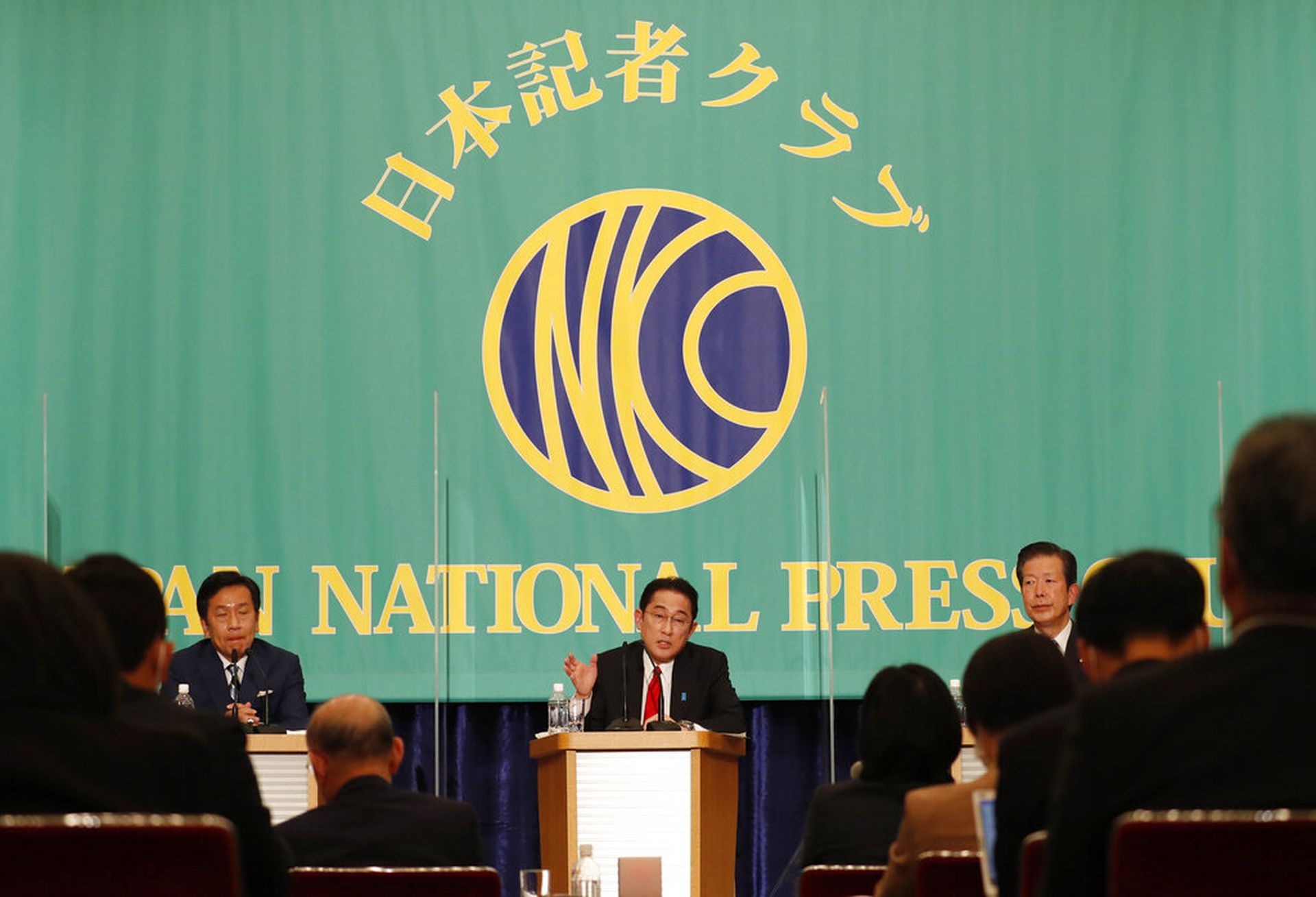日本首相岸田文雄10月18日在东京的日本记者俱乐部出席辩论会。（AP）