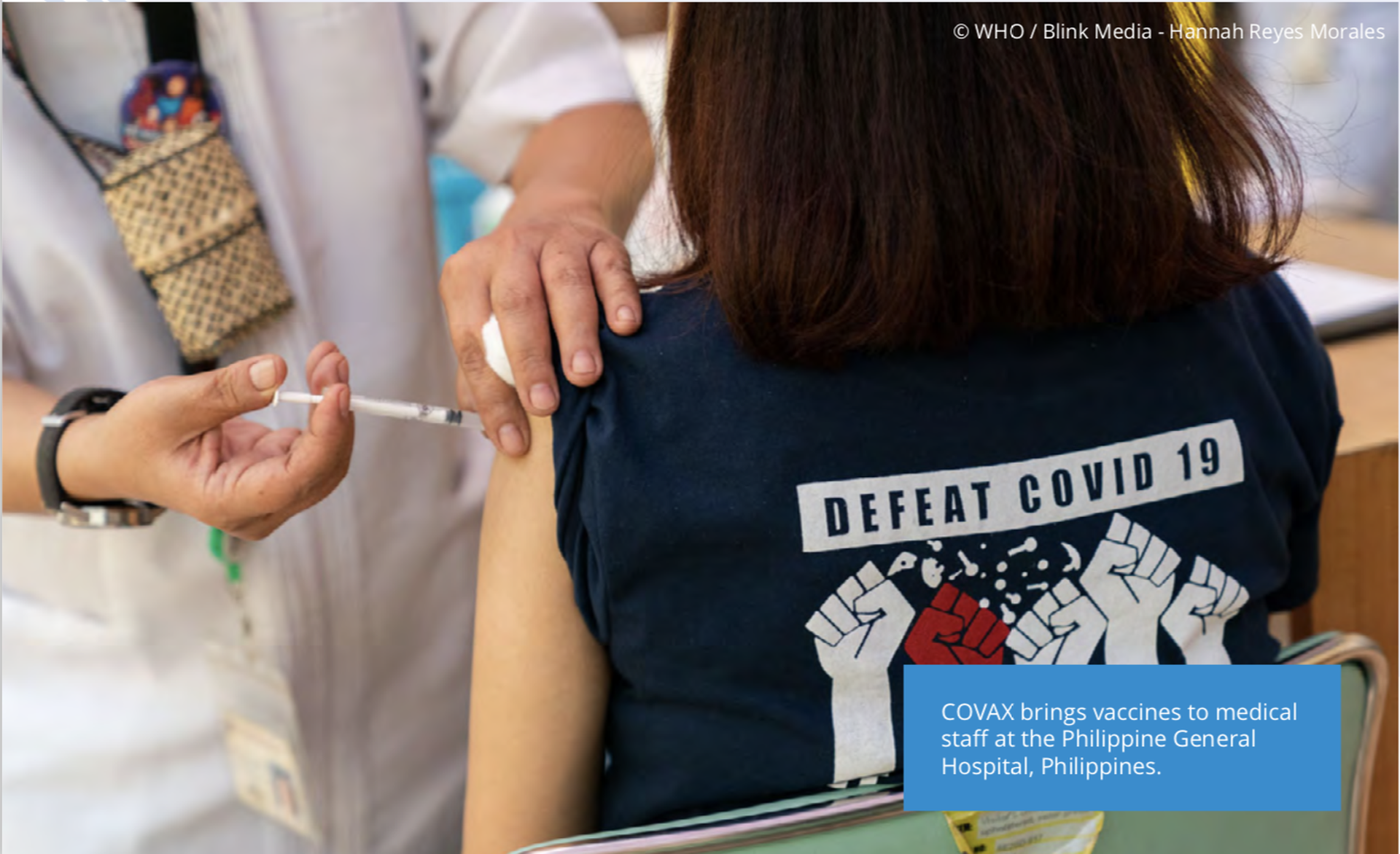 图为菲律宾总医院的医护人员正在接受COVAX疫苗。（世界卫生组织官网）