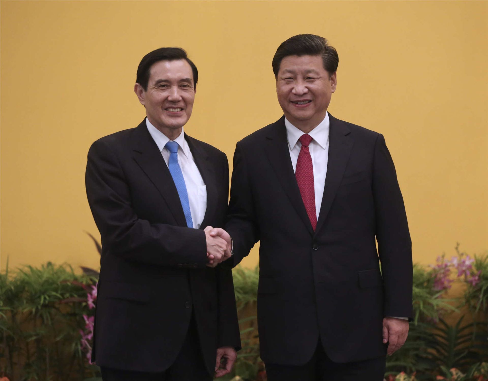 2015年11月两岸领导人在新加坡会面的“习马会”,奠基于“九二共识”政治基础上。(新华社) 2015年11月两岸领导人在新加坡会面的“习马会”,奠基于“九二共识”政治基础上。(新华社)
