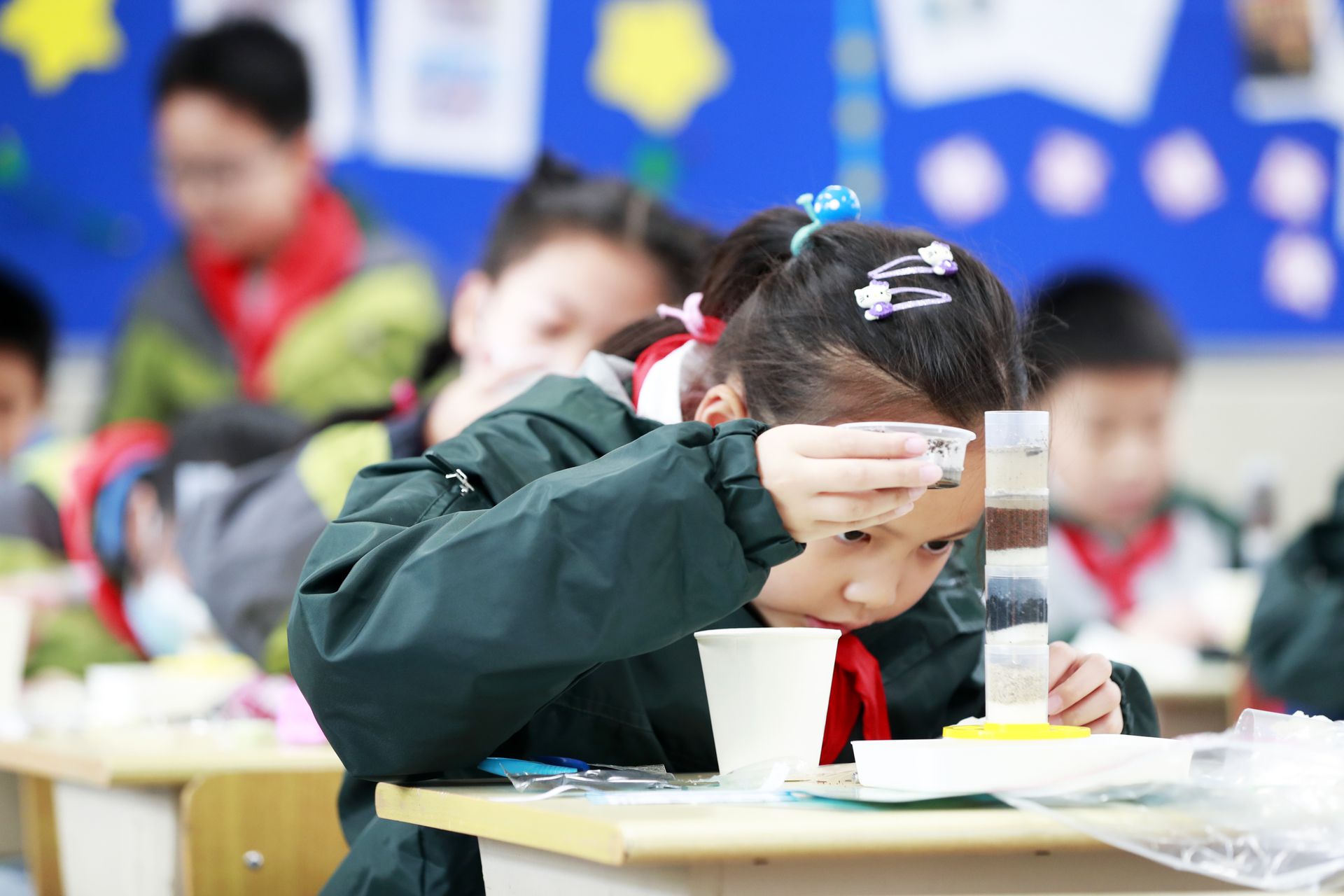 教育双减 上海小学期末不考英语科禁学校购买未经审查教科书 多维新闻 中国