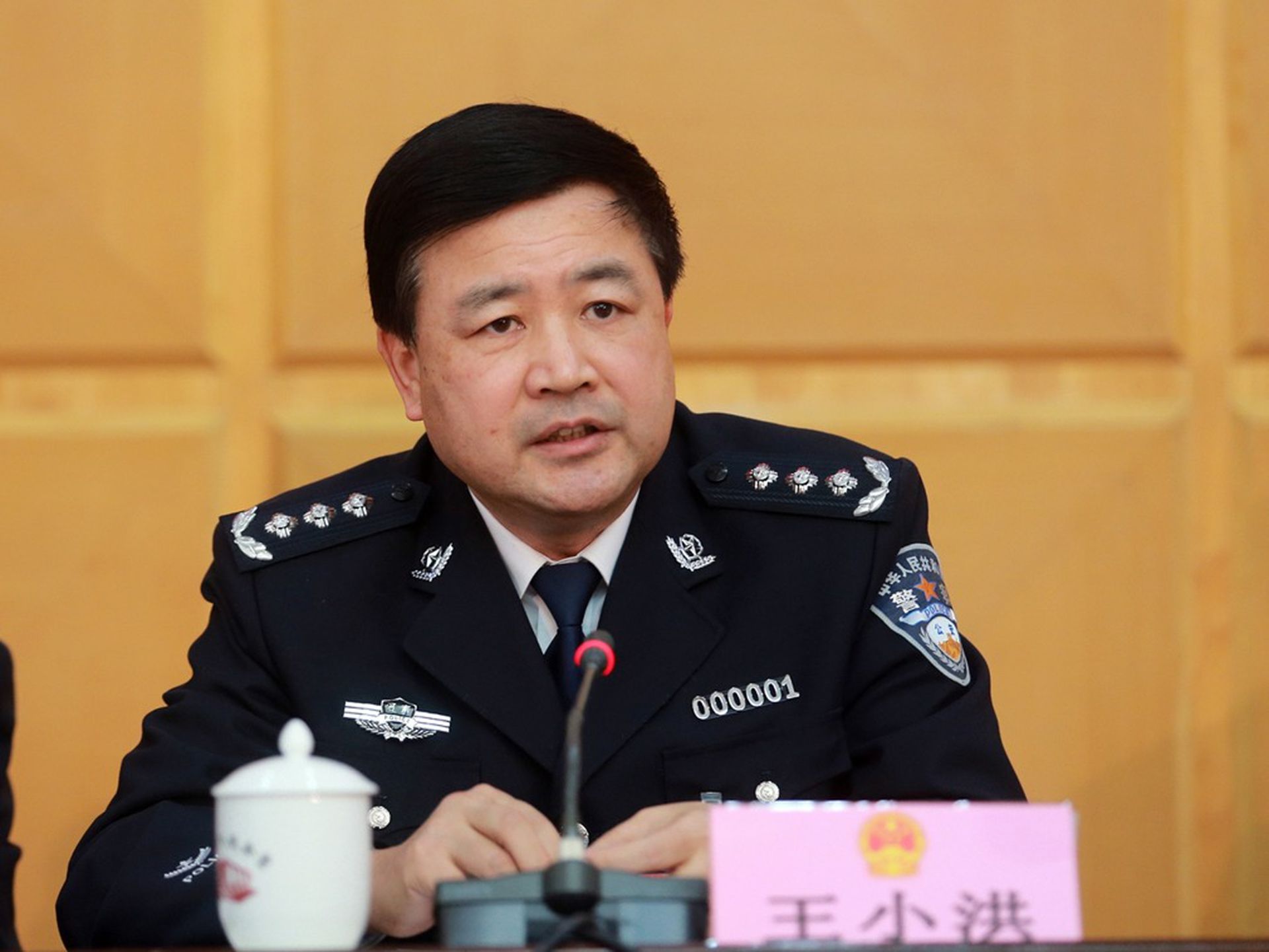 王小洪在晋升中国公安部常务副部长后仍然身兼北京市公安局局长，被外界认为不寻常。（VCG）