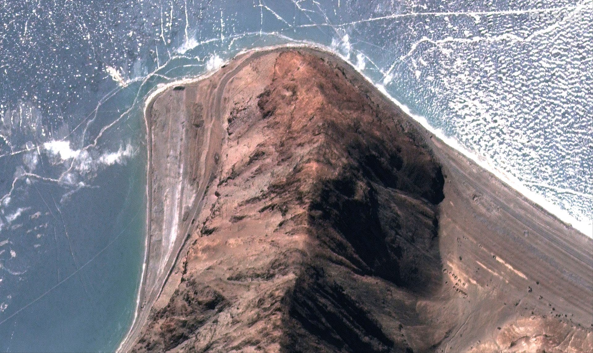 2021年2月16日,美国卫星图像公司Maxar提供的卫星图像显示,班公湖北岸第5指地区的军事设施已经被拆除。(Reuters) 2021年2月16日,美国卫星图像公司Maxar提供的卫星图像显示,班公湖北岸第5指地区的军事设施已经被拆除。(Reuters)